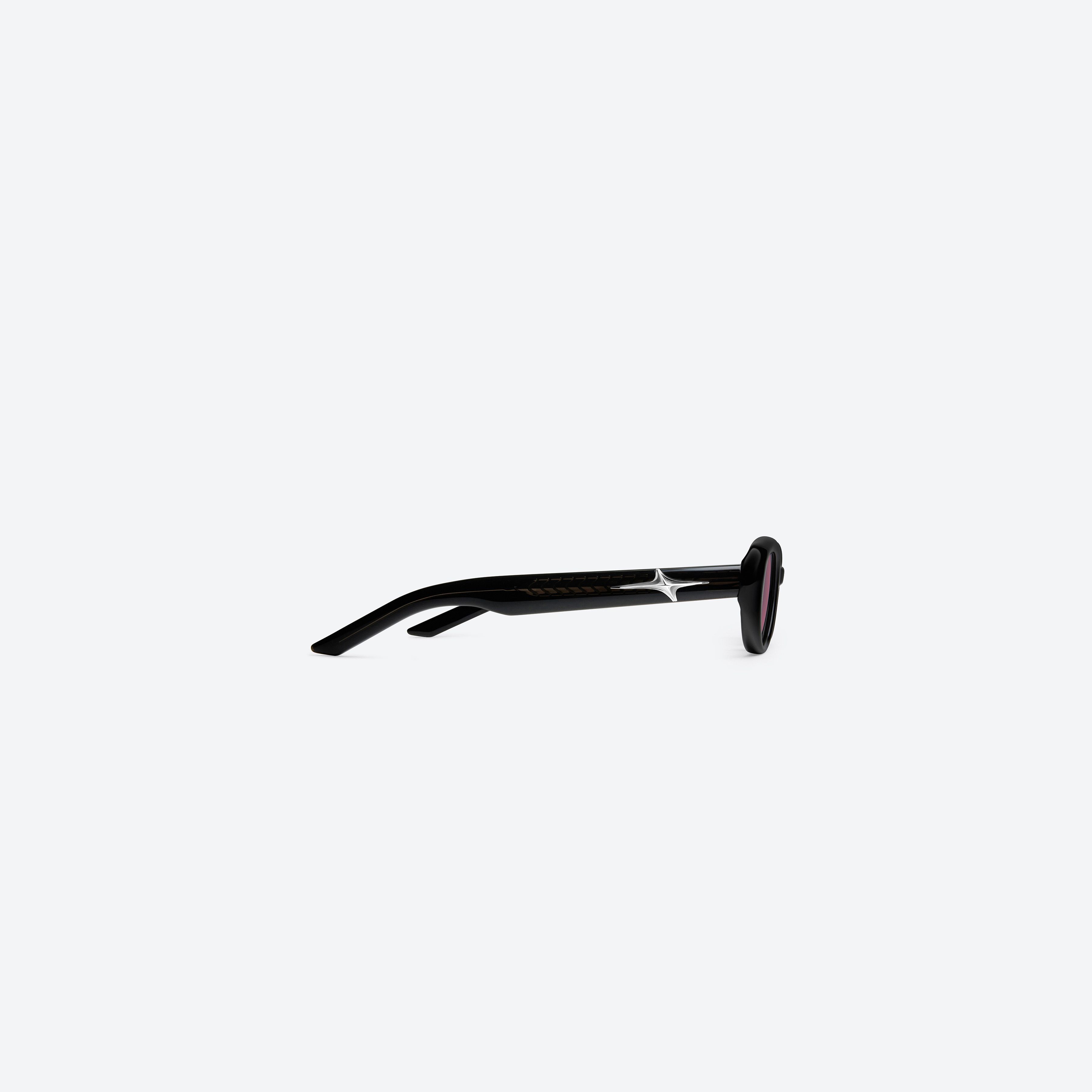 A detailed right view of Gentle Monster Loco 01(R) Black Acetate framed Oval sunglasses.
