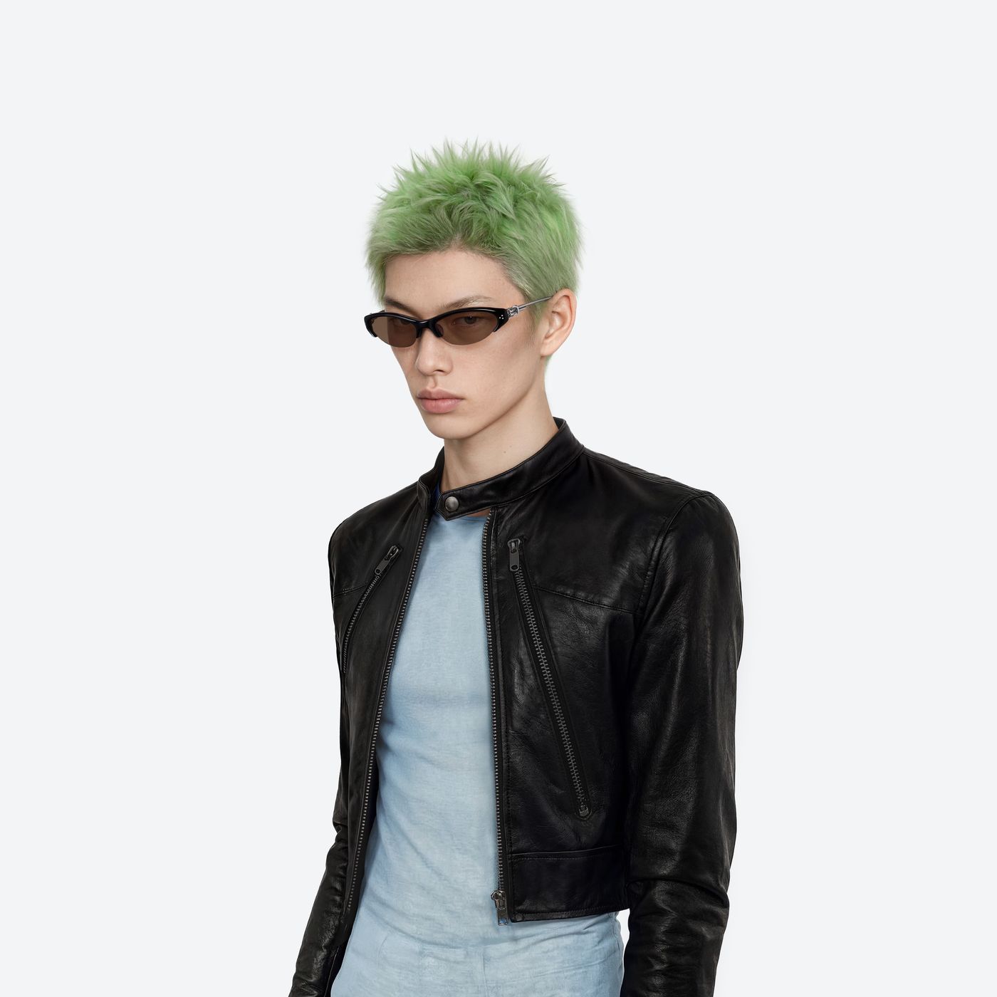 Model wearing the TWEED 01 Black Mixed framed Cat-eye sunglasses.