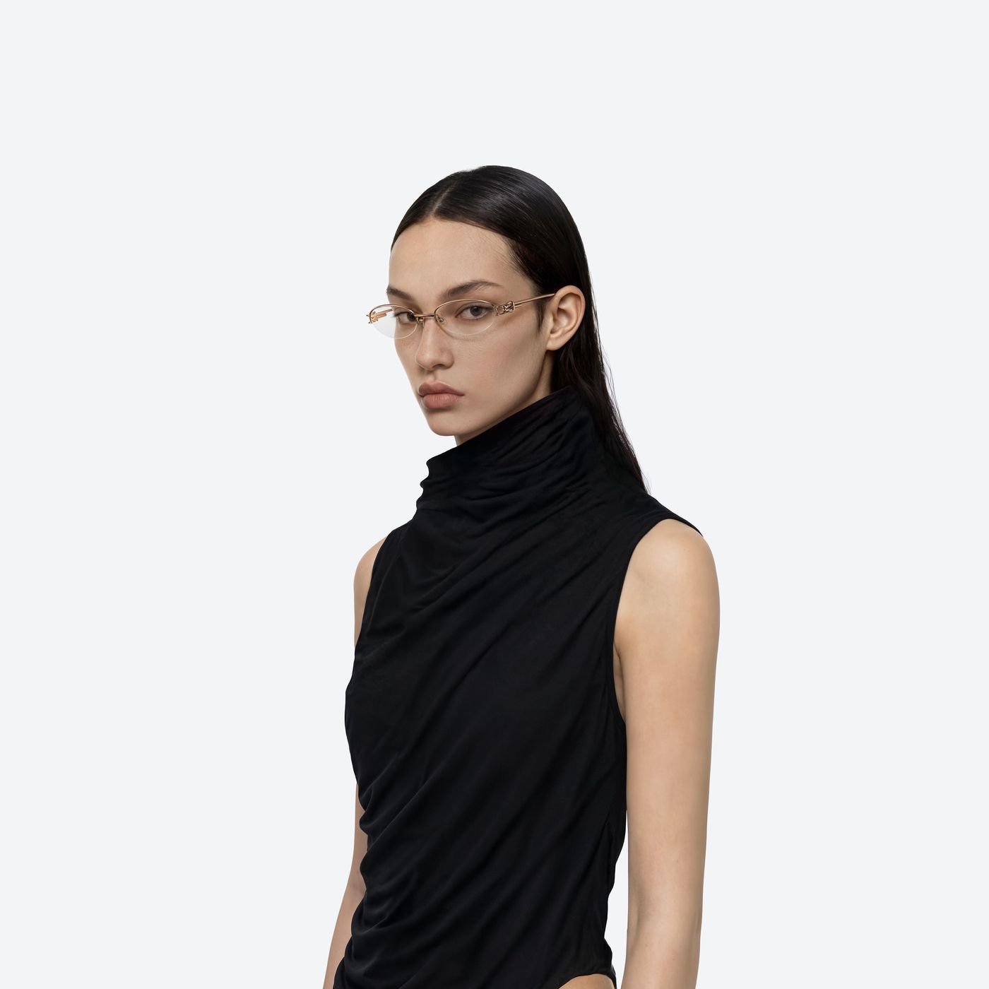 Model wearing the ORIGAMI 031 Gold Metal framed Oval glasses.