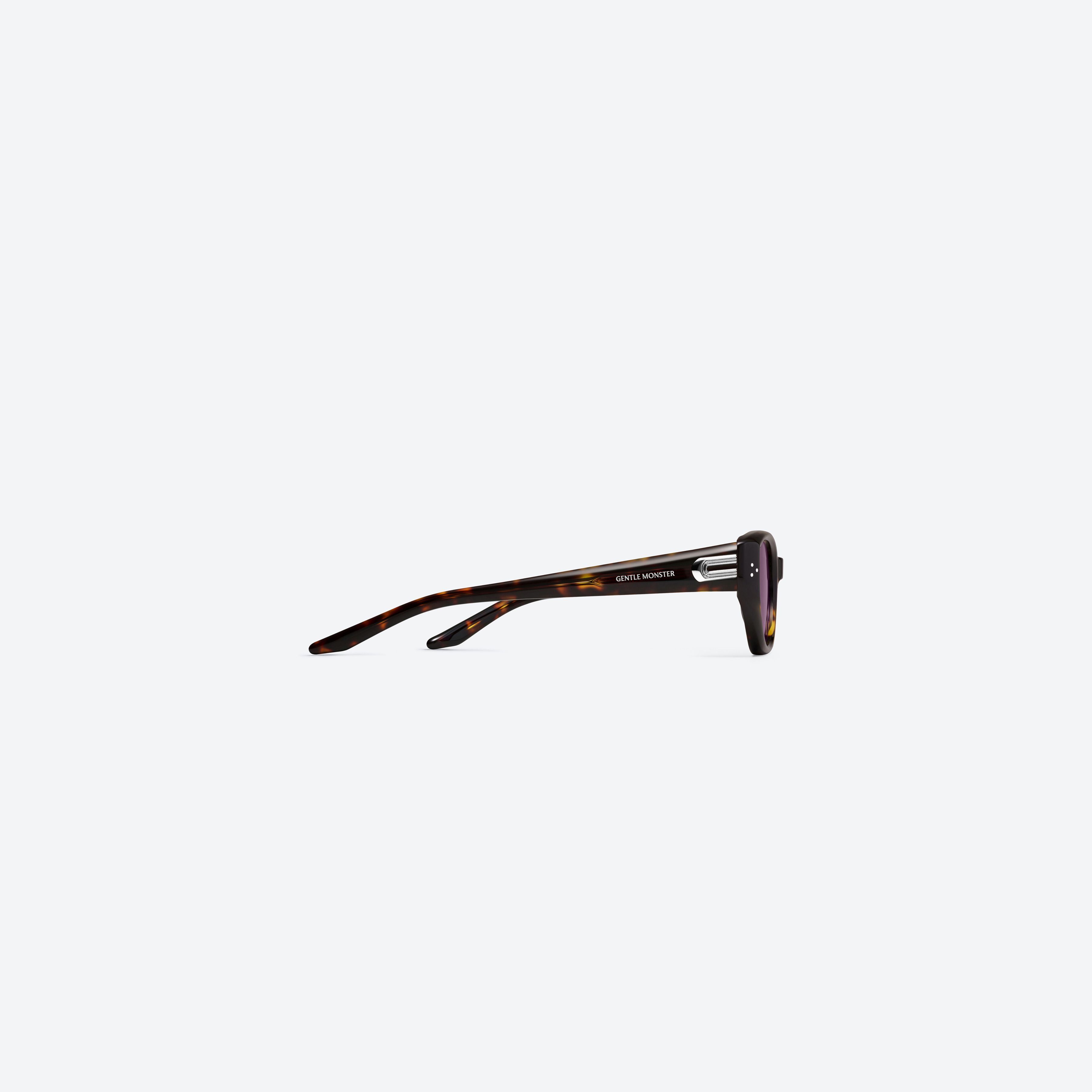 A detailed right view of Gentle Monster Boni T9 Tortoise Acetate framed Cat-eye sunglasses.