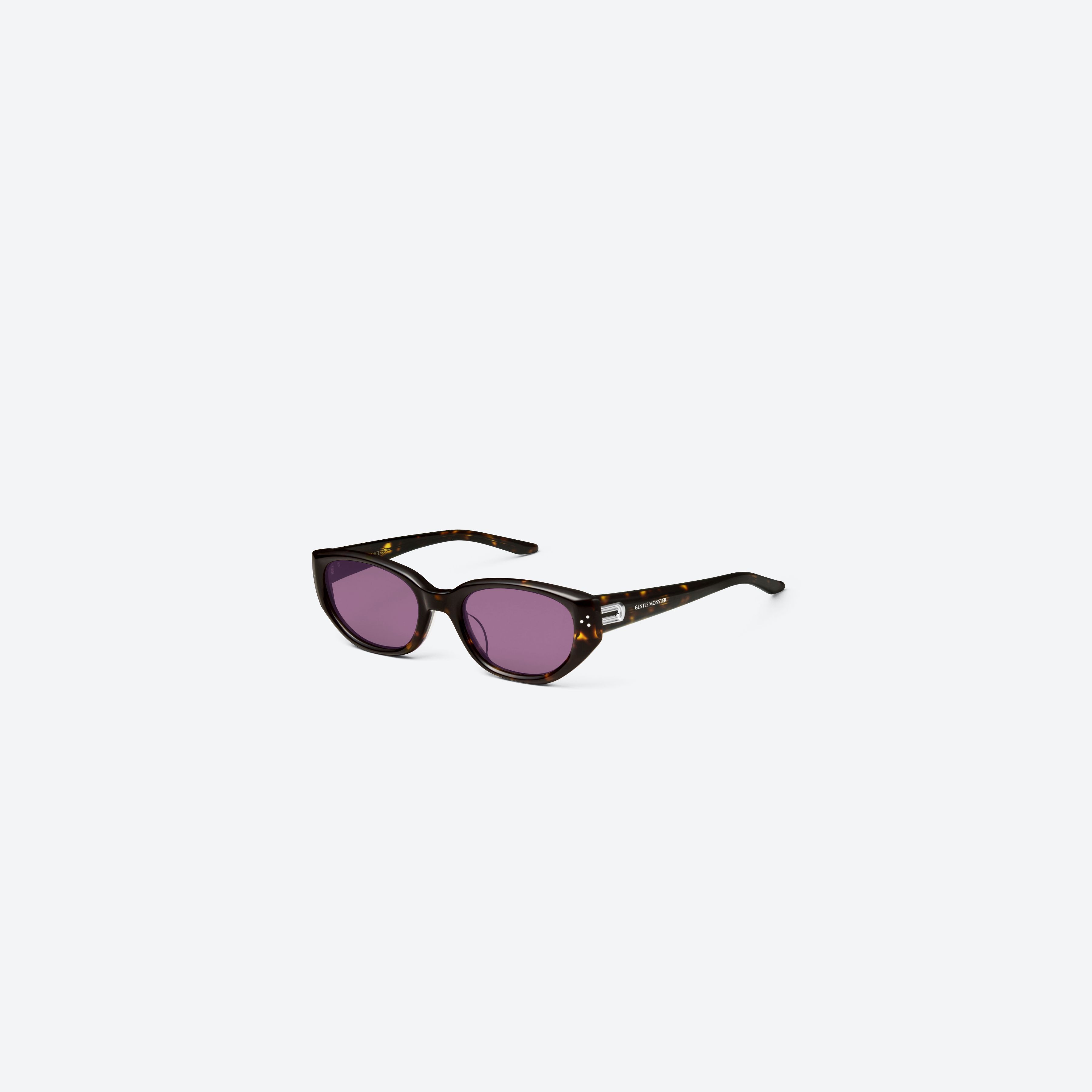 45-degree view of Gentle Monster Boni T9 Tortoise Acetate framed Cat-eye sunglasses.