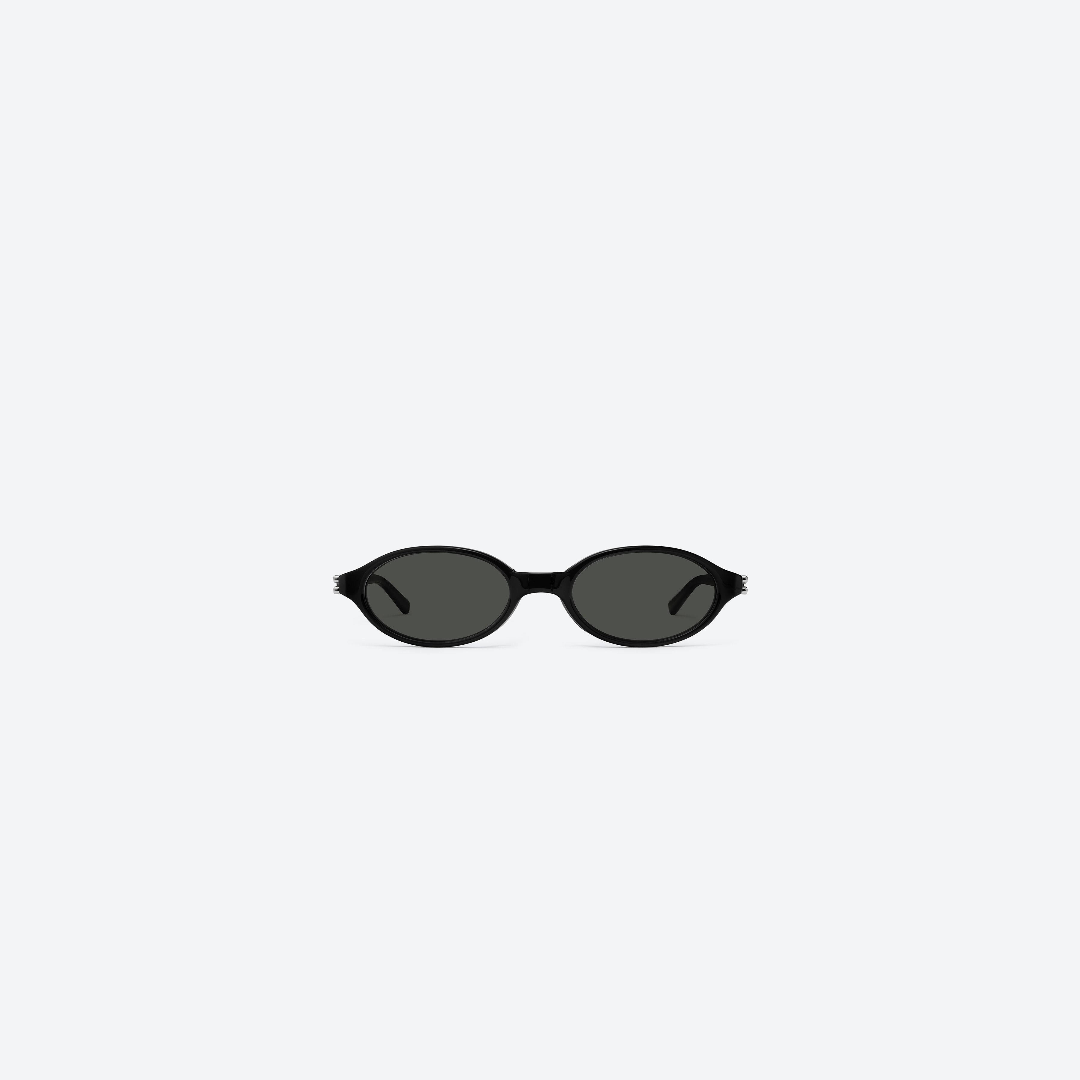 A front view of Gentle Monster Ivy 01 Black Acetate framed Oval sunglasses.