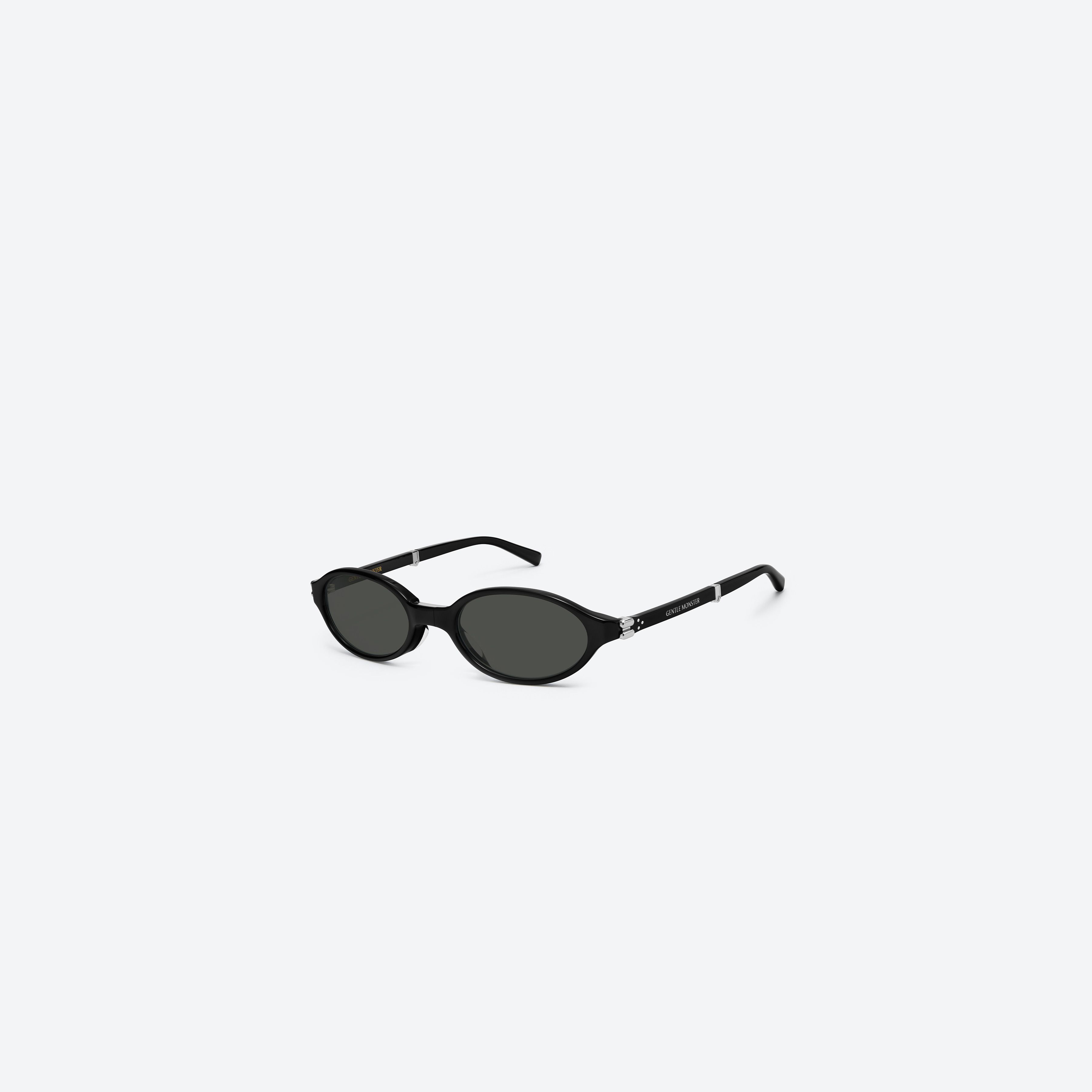 45-degree view of Gentle Monster Ivy 01 Black Acetate framed Oval sunglasses.