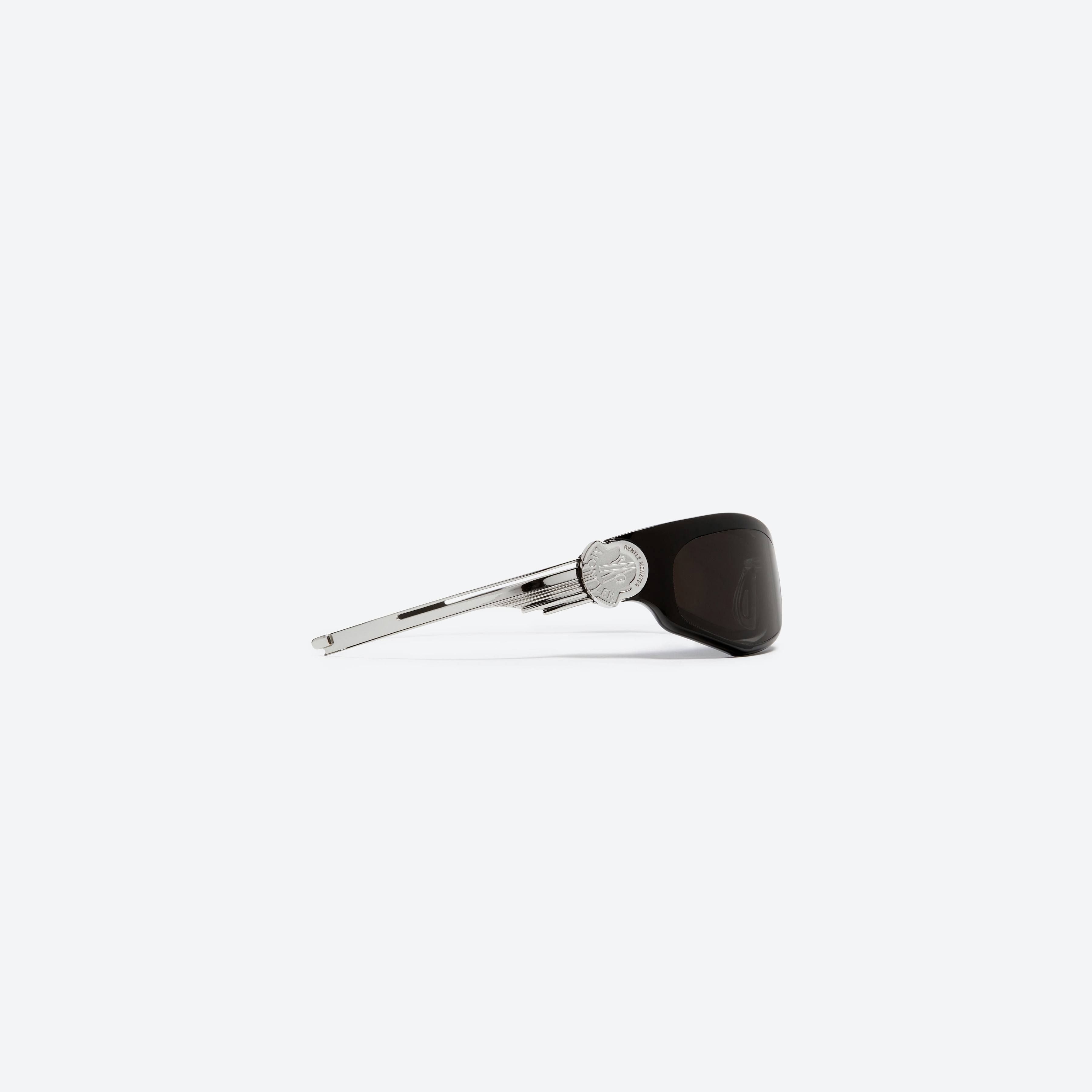 A detailed right view of Gentle Monster Moncler - Swipe 1 01 Black Mixed framed Wraparound sunglasses.