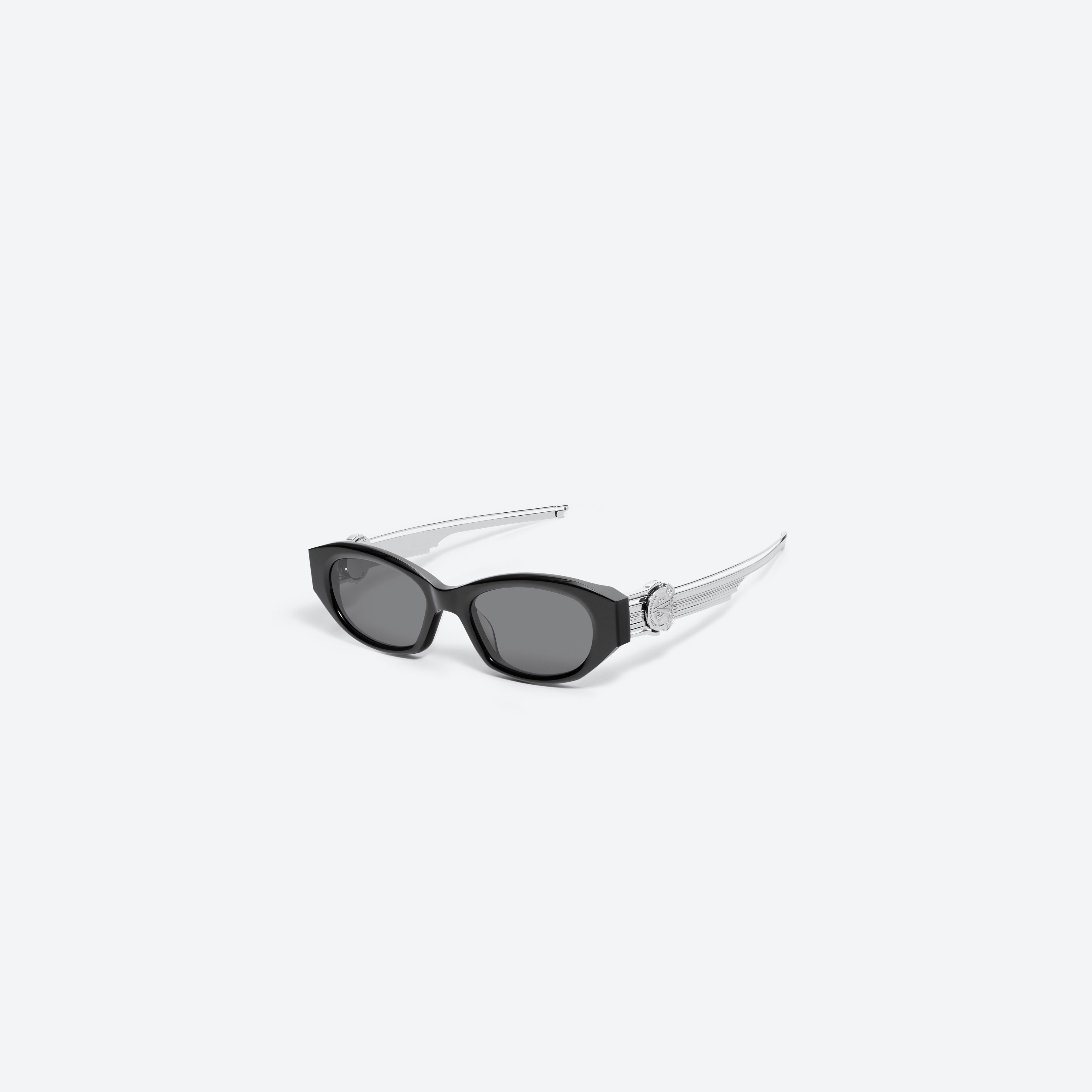 45-degree view of Gentle Monster Moncler - Swipe 2 01 Black Mixed framed Cat-eye sunglasses.