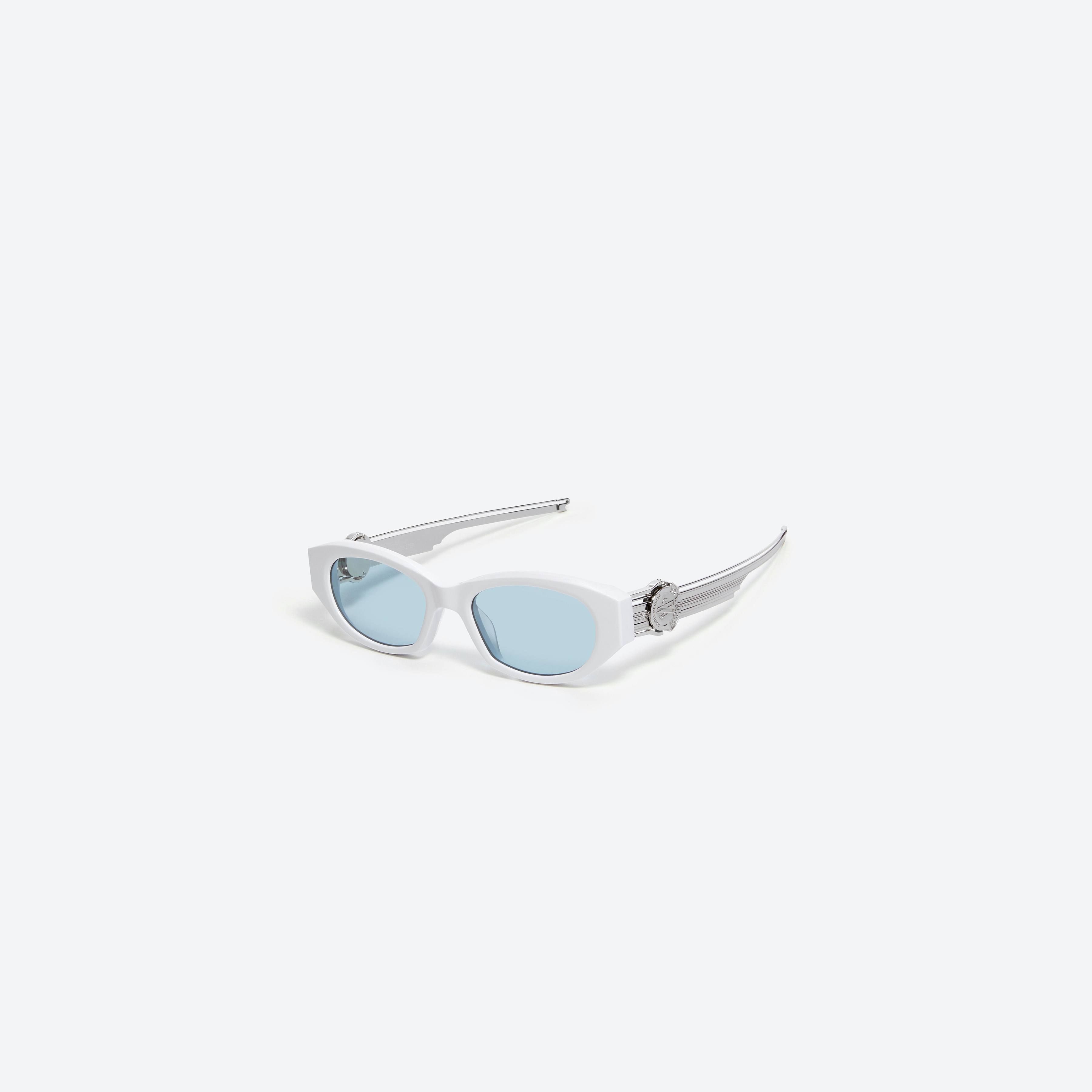 45-degree view of Gentle Monster Moncler - Swipe 2 W1 White Mixed framed Cat-eye sunglasses.