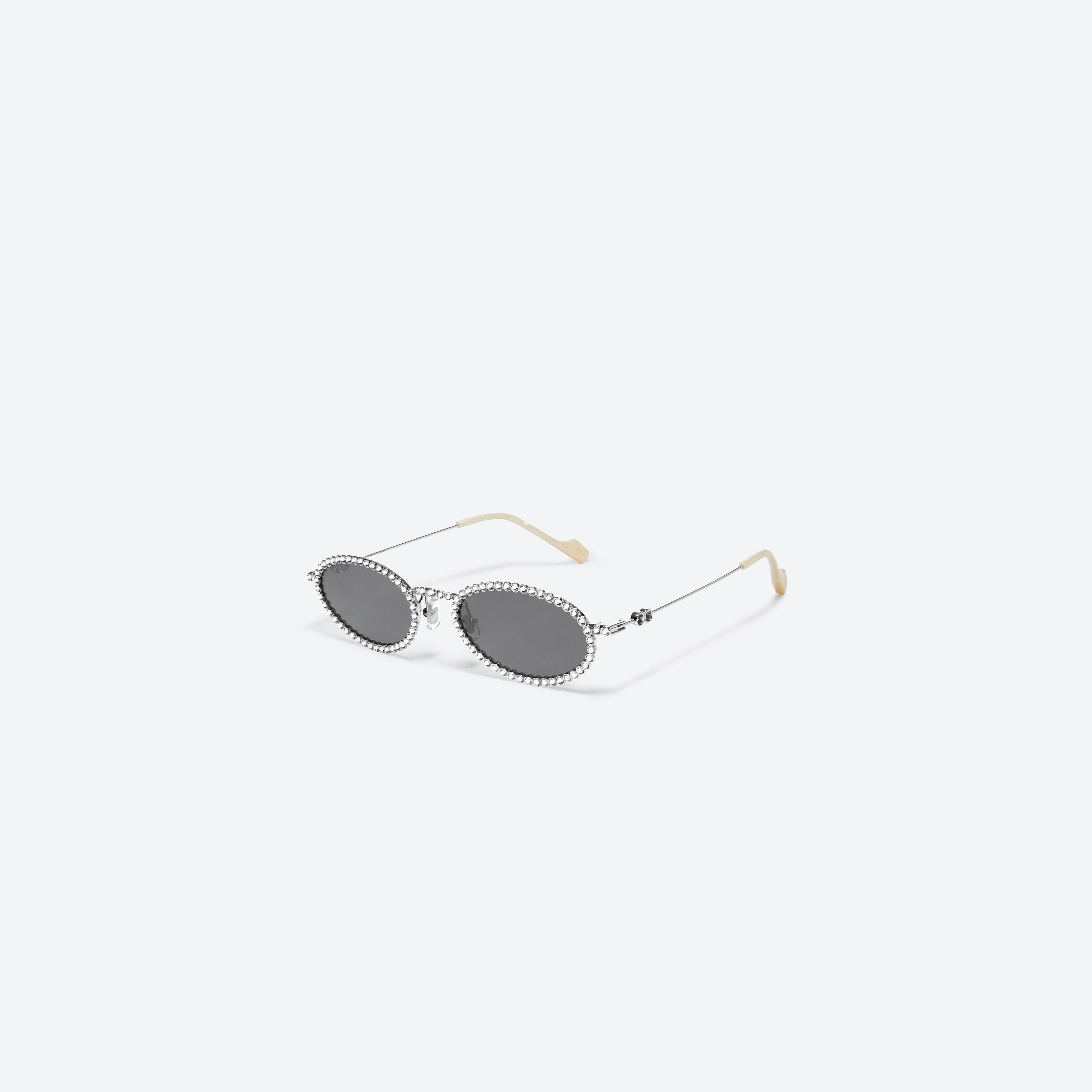 45-degree view of Gentle Monster Jennie - Lesyeuxdenini 02 Silver Metal framed Oval sunglasses.