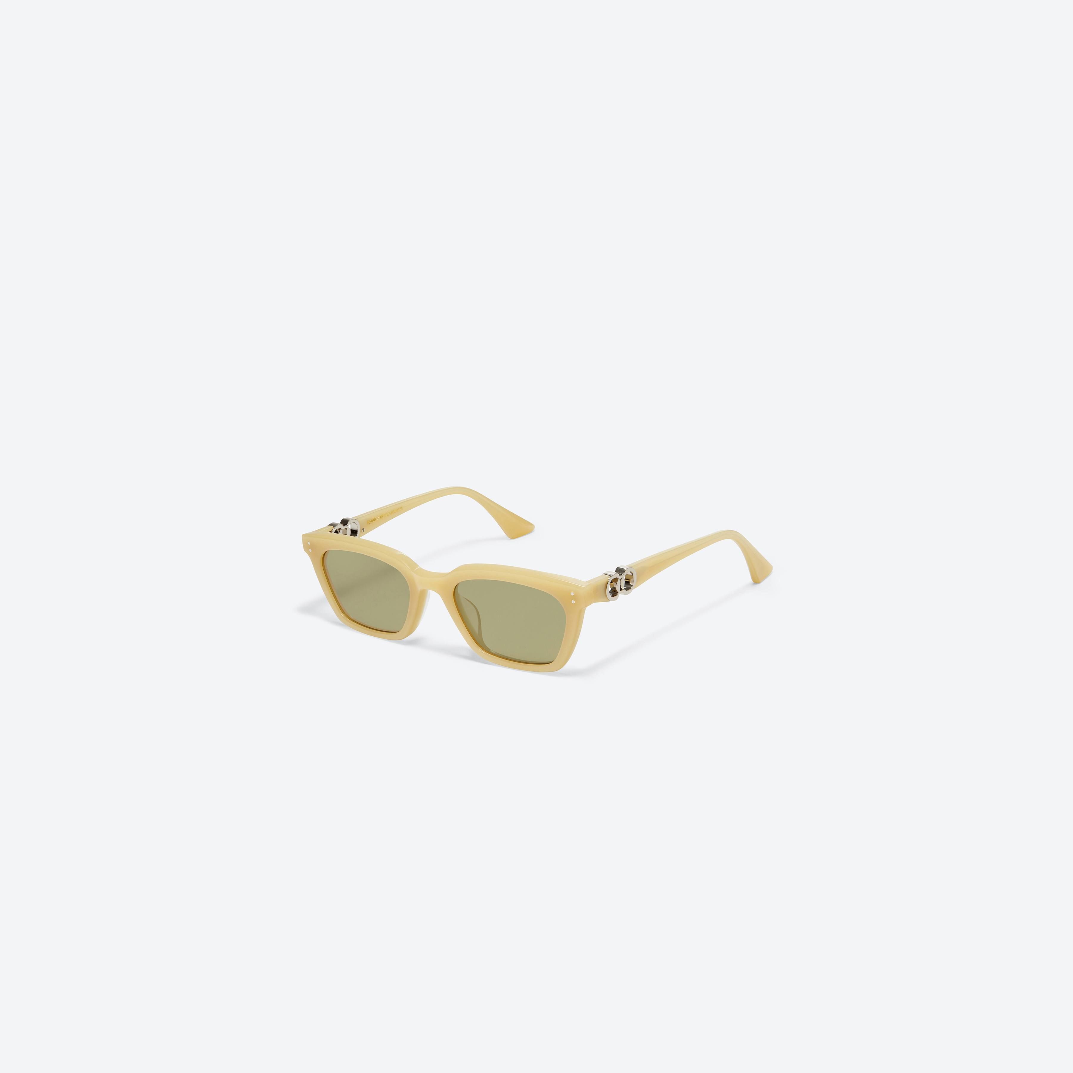 45-degree view of Gentle Monster Jennie - XOXO Y1 Yellow Mixed framed Square sunglasses.