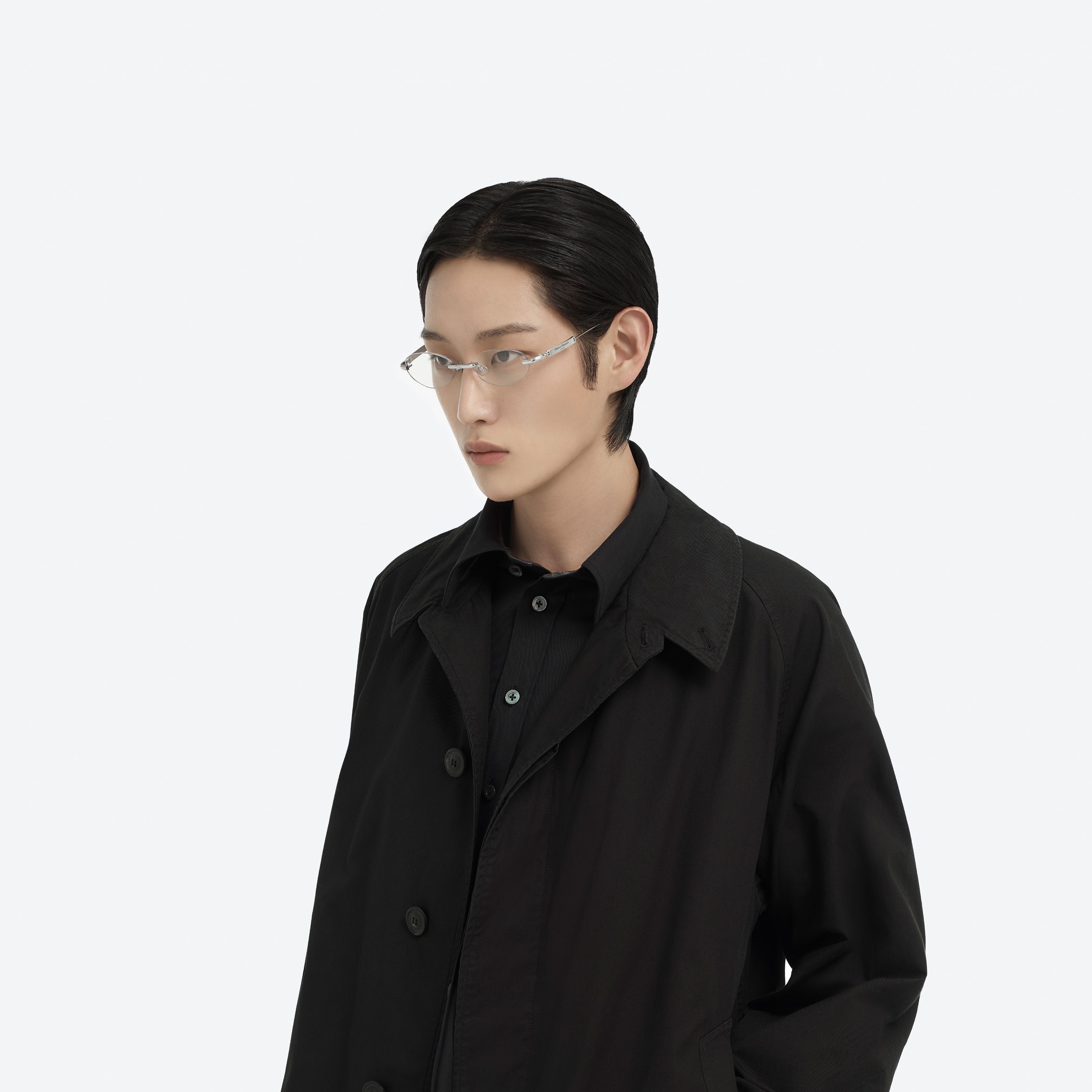 Model wearing the MM217 02 Silver Metal framed Oval glasses.