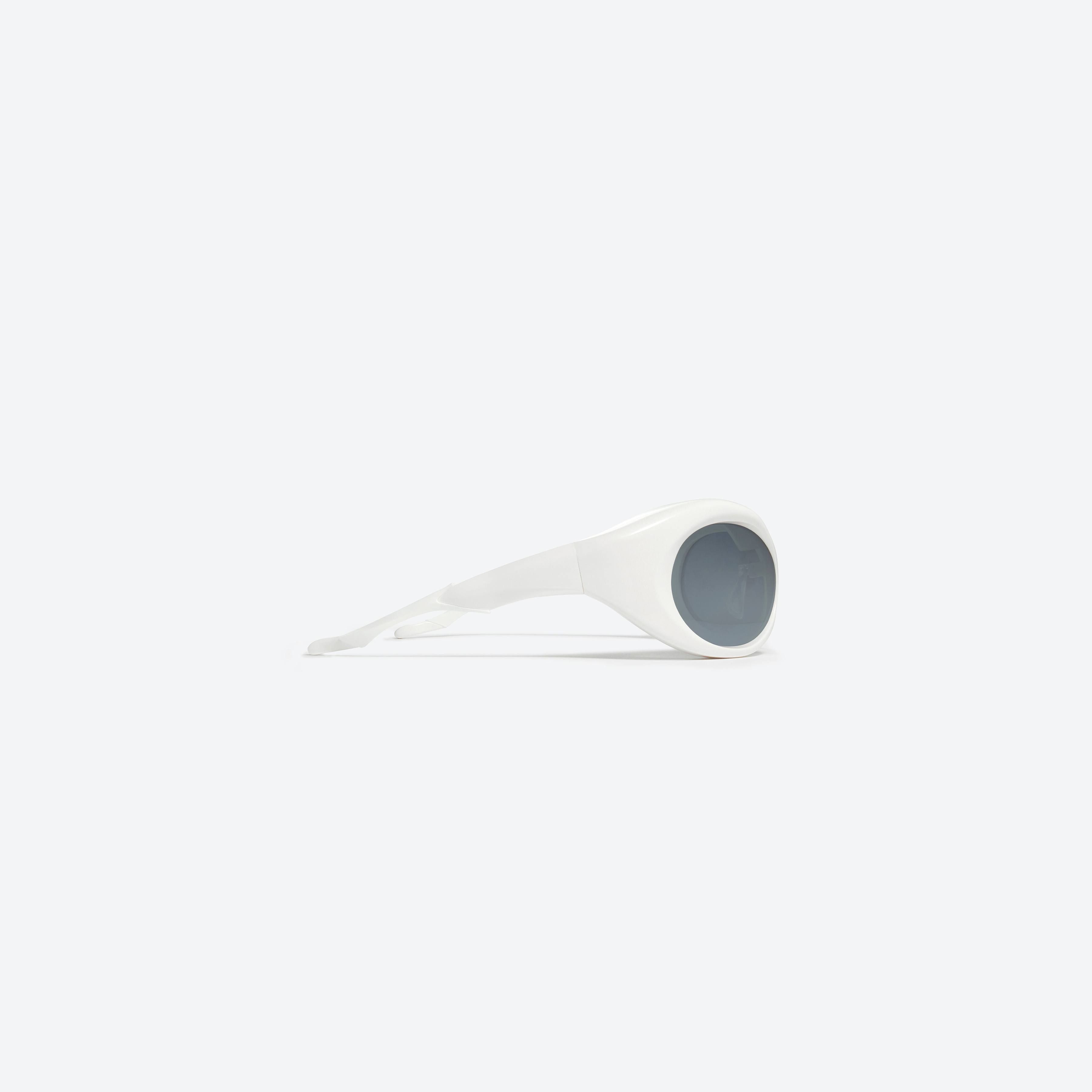 A detailed right view of Gentle Monster Maison Margiela - MM001 W2(1M) White Acetate framed Wraparound sunglasses.