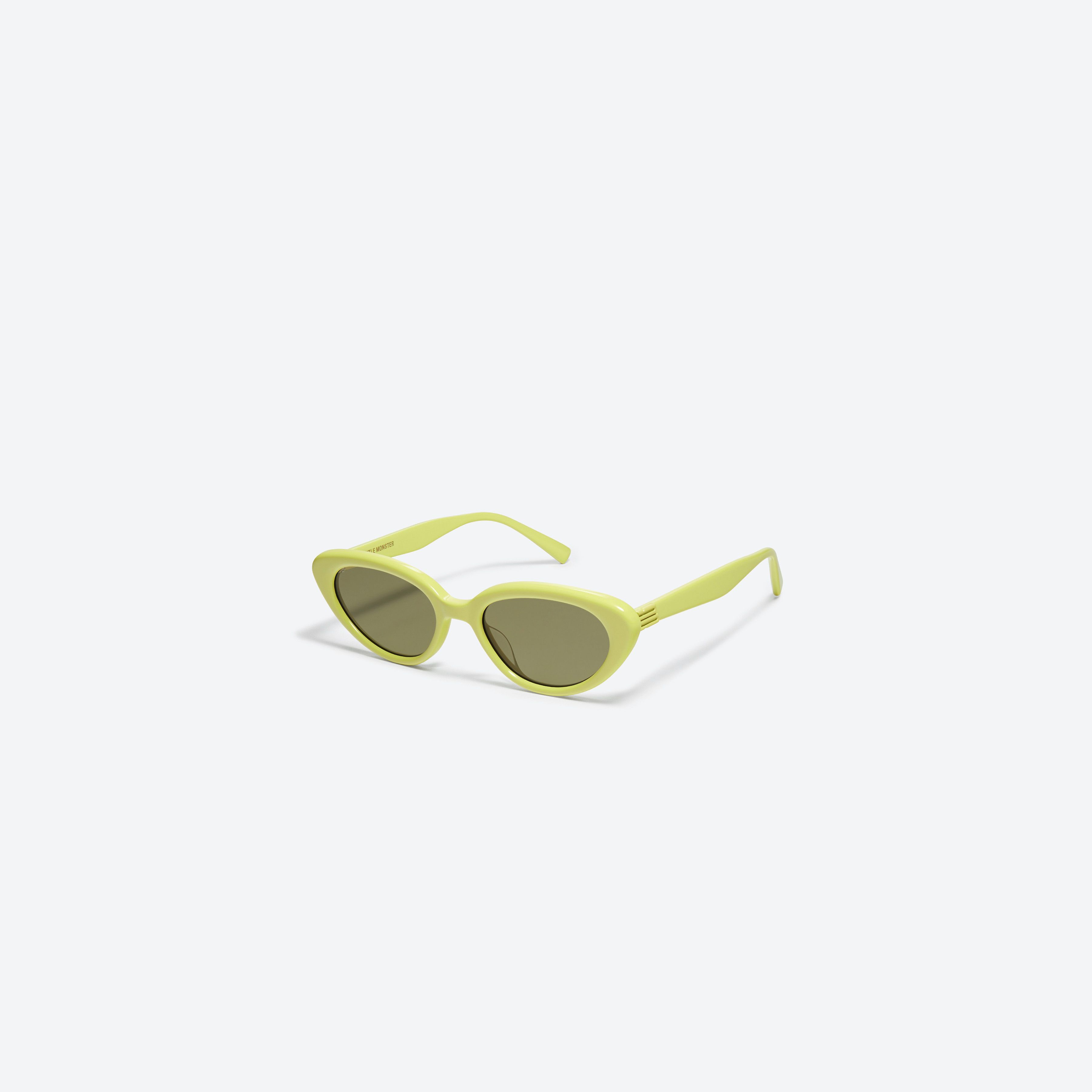 45-degree view of Gentle Monster Mondri Y7 Yellow Acetate framed Cat-eye sunglasses.