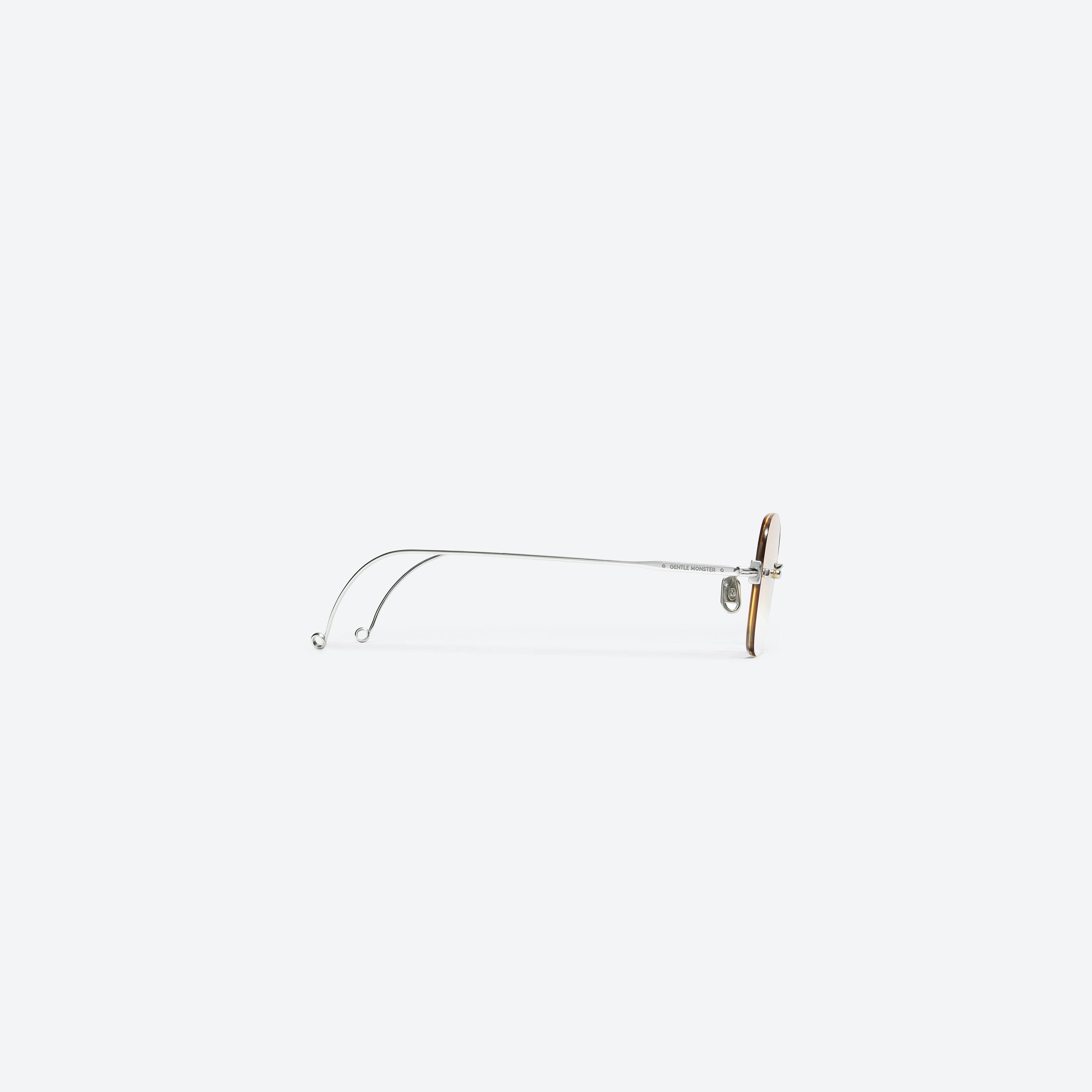 A detailed right view of Gentle Monster Jennie - Daisy 02(Y) Silver Metal framed Square sunglasses.