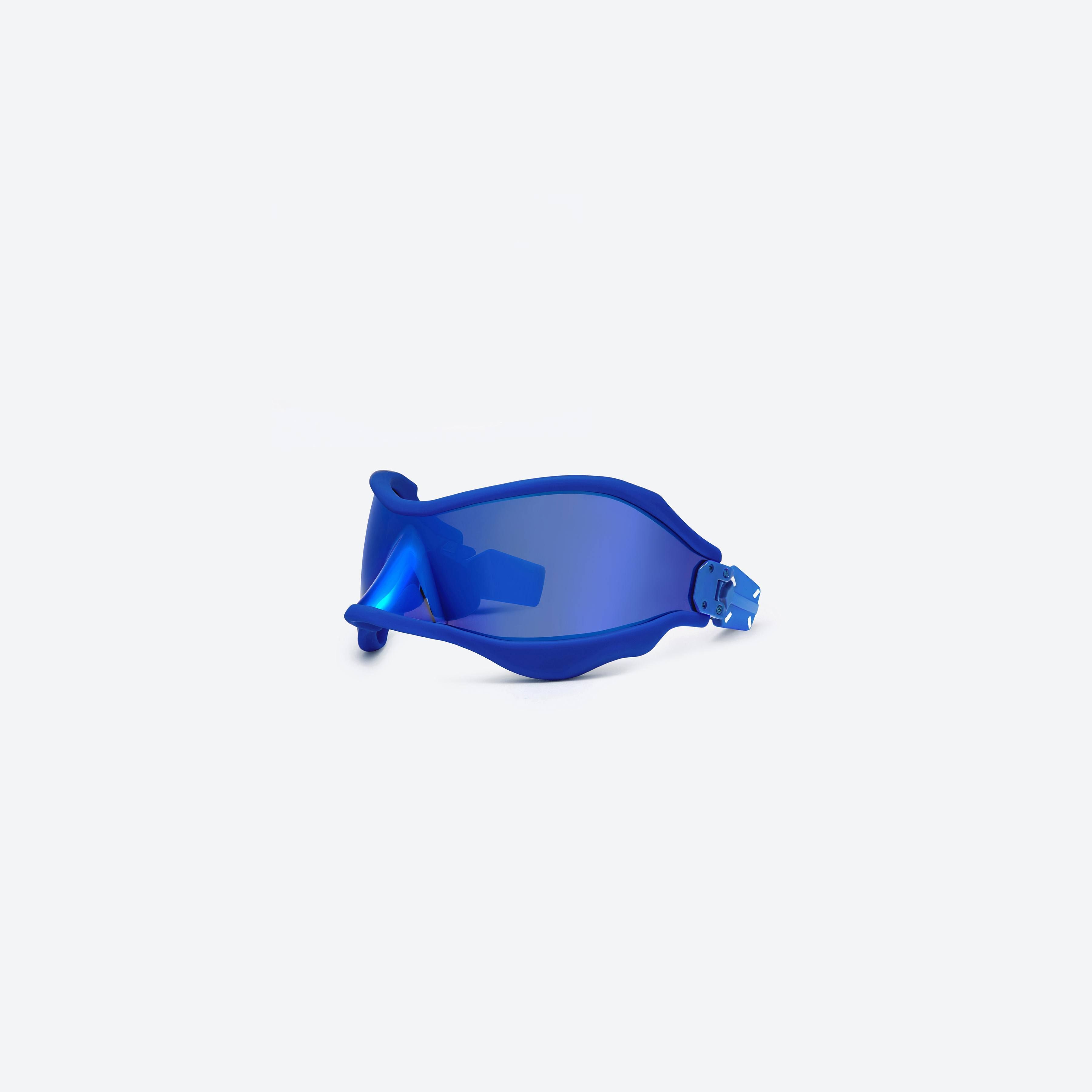 45-degree view of Gentle Monster Maison Margiela - MM101S BL4 Small Blue Mixed framed Wraparound sunglasses.