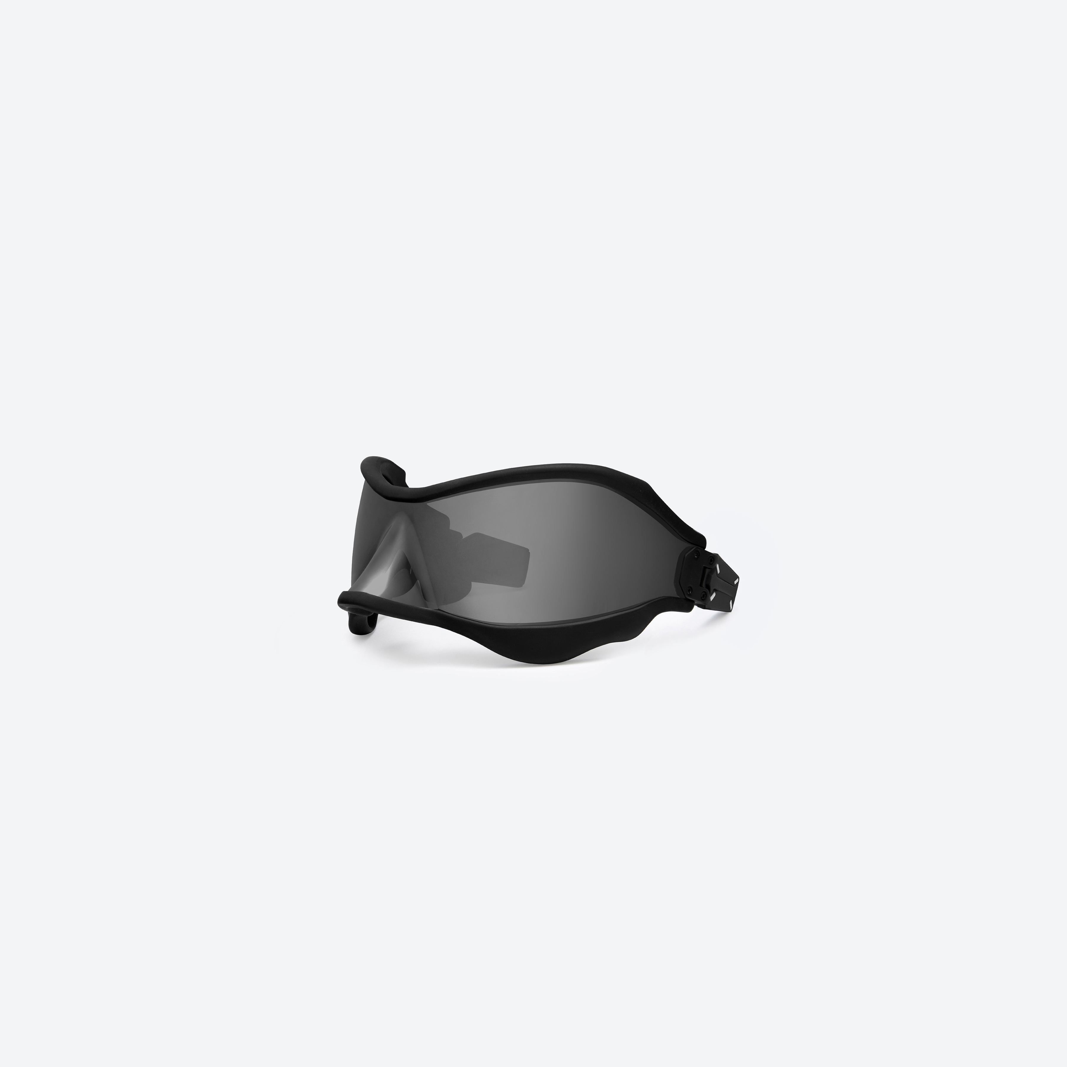 45-degree view of Gentle Monster Maison Margiela - MM101S M04 Small Silver Mixed framed Wraparound sunglasses.