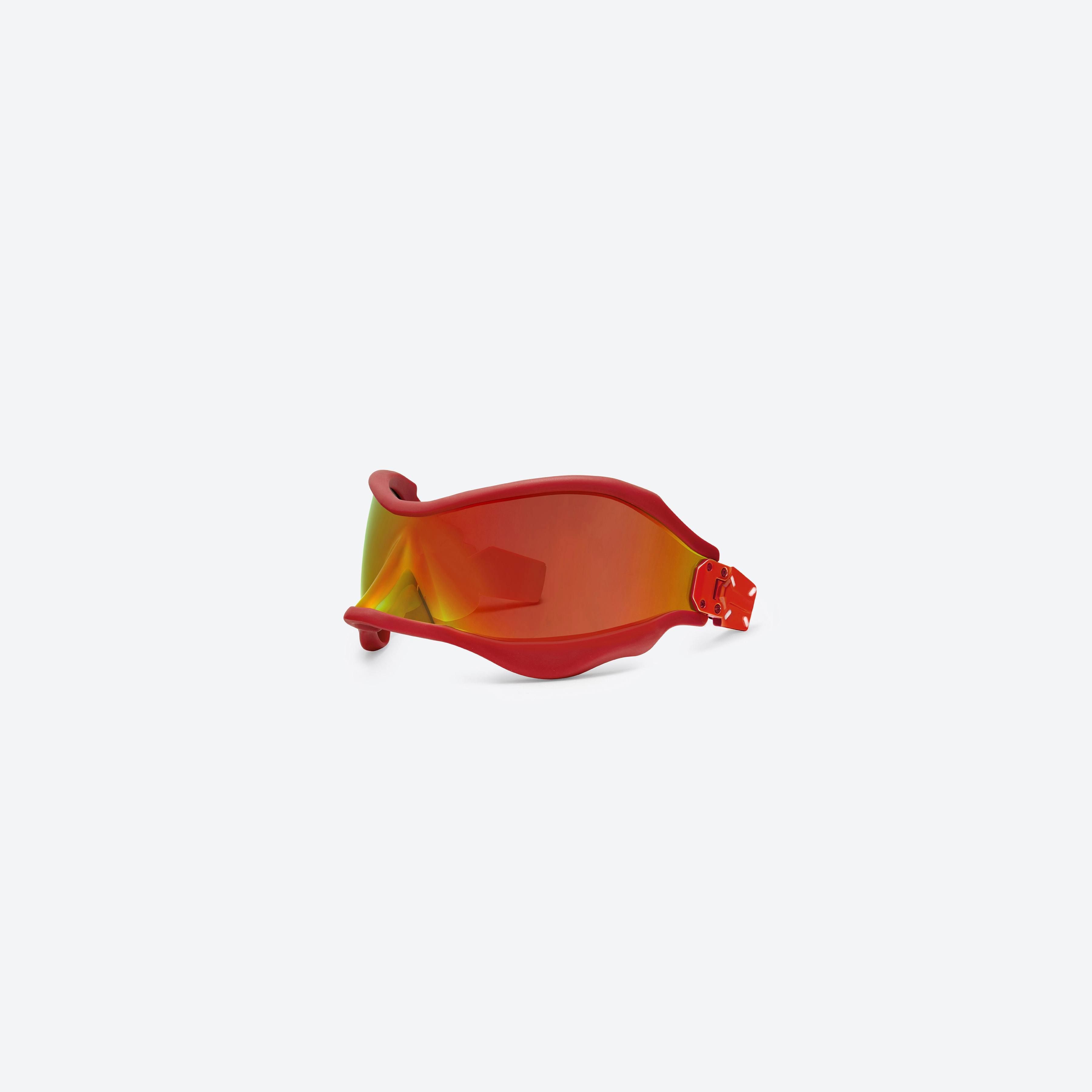 45-degree view of Gentle Monster Maison Margiela - MM101S R5 Small Red Mixed framed Wraparound sunglasses.