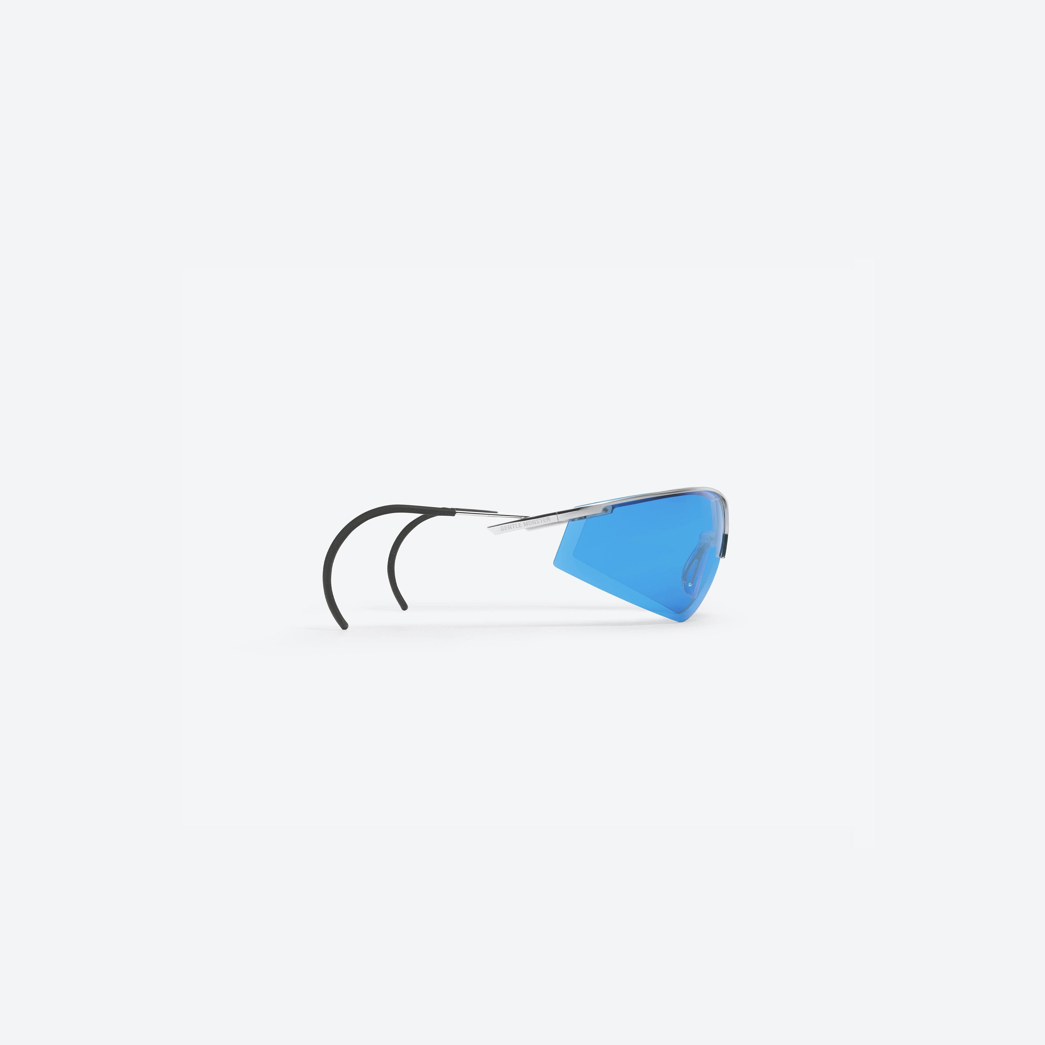 A detailed right view of Gentle Monster Marine Serre - Visionizer I 02 Silver Metal framed Wraparound sunglasses.