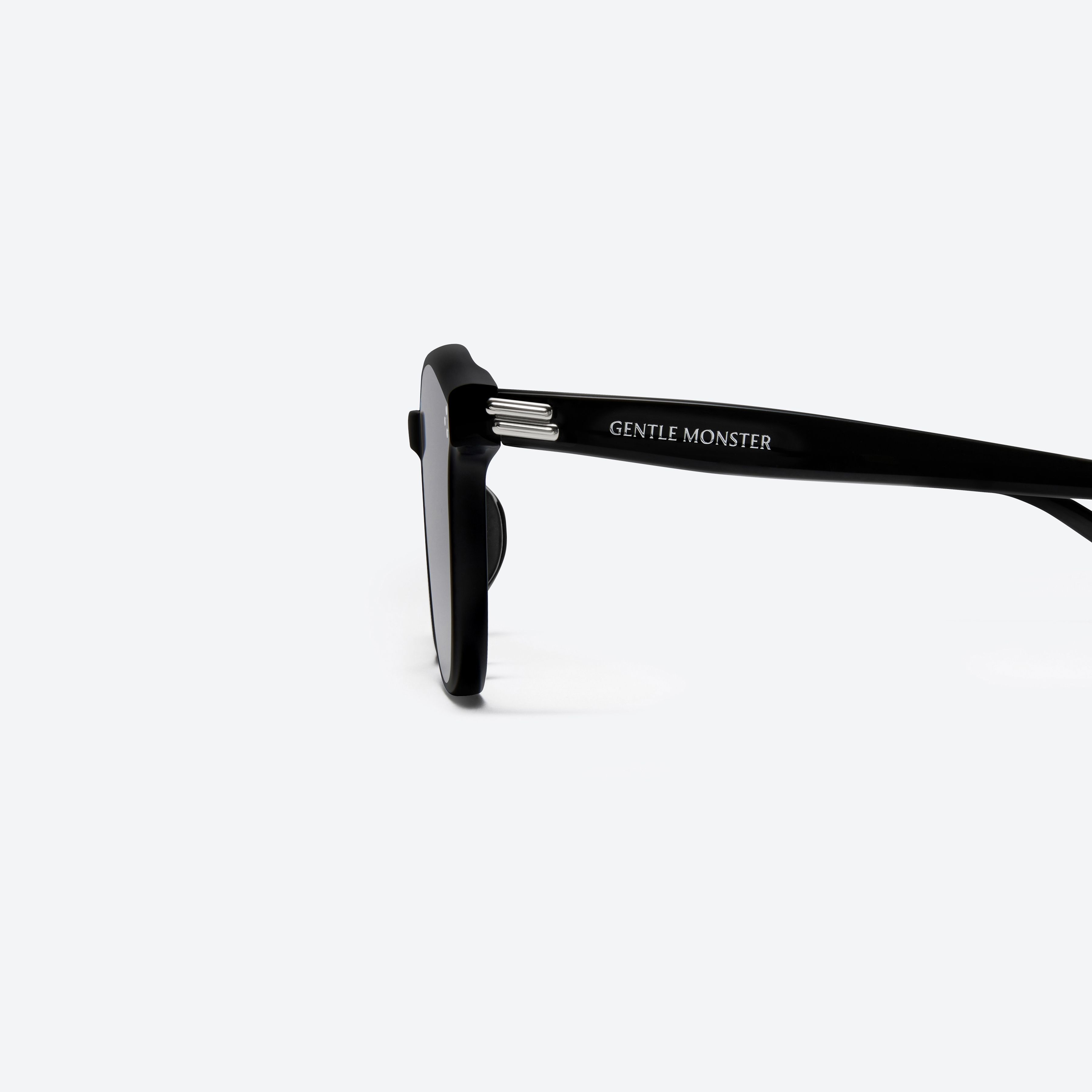 ジェントルモンスター Dean 01（G） サングラス Gentle Monster Dean 01 サングラス | ブラック | FARFETCH JP