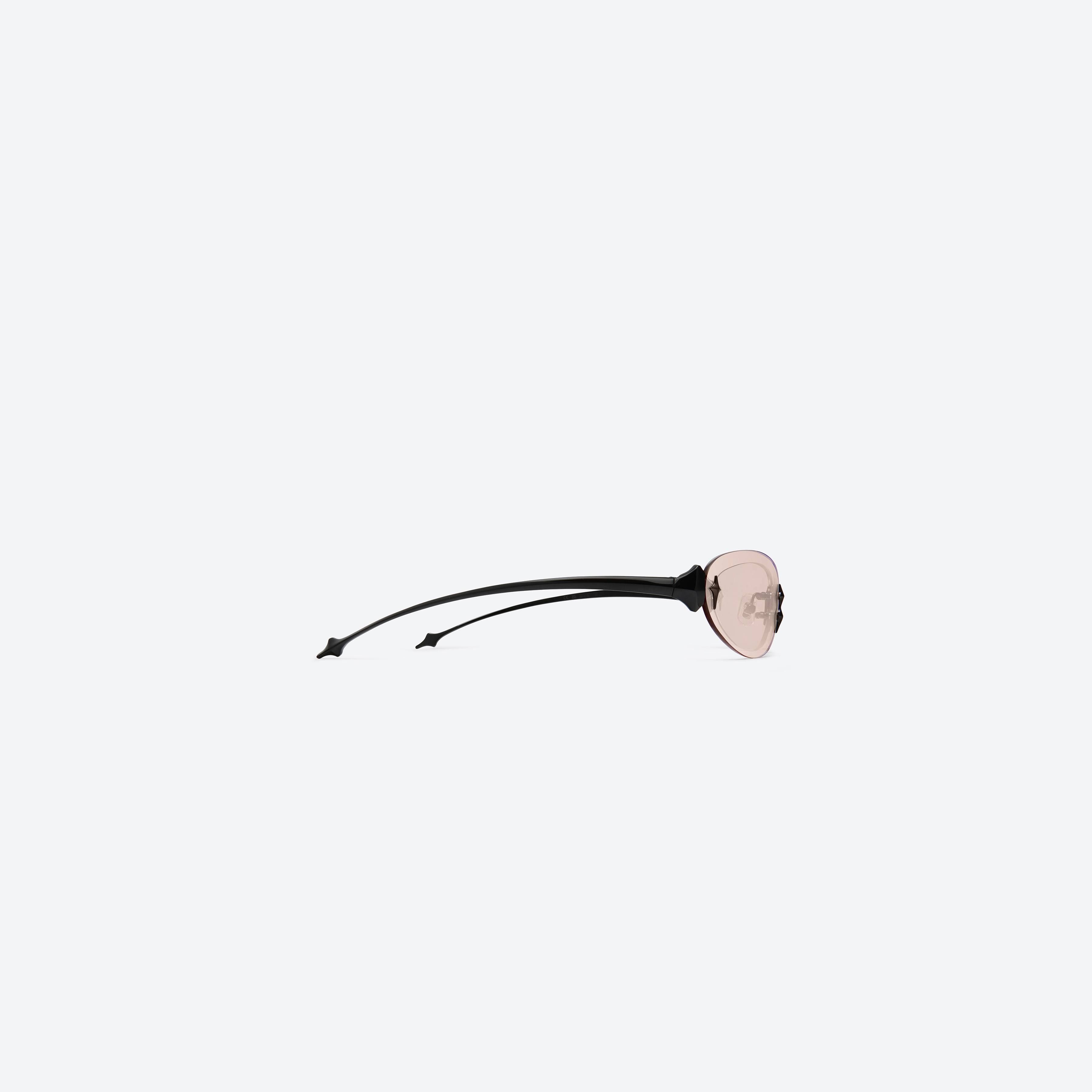 A detailed right view of Gentle Monster Tta 01 Black Metal framed Oval sunglasses.
