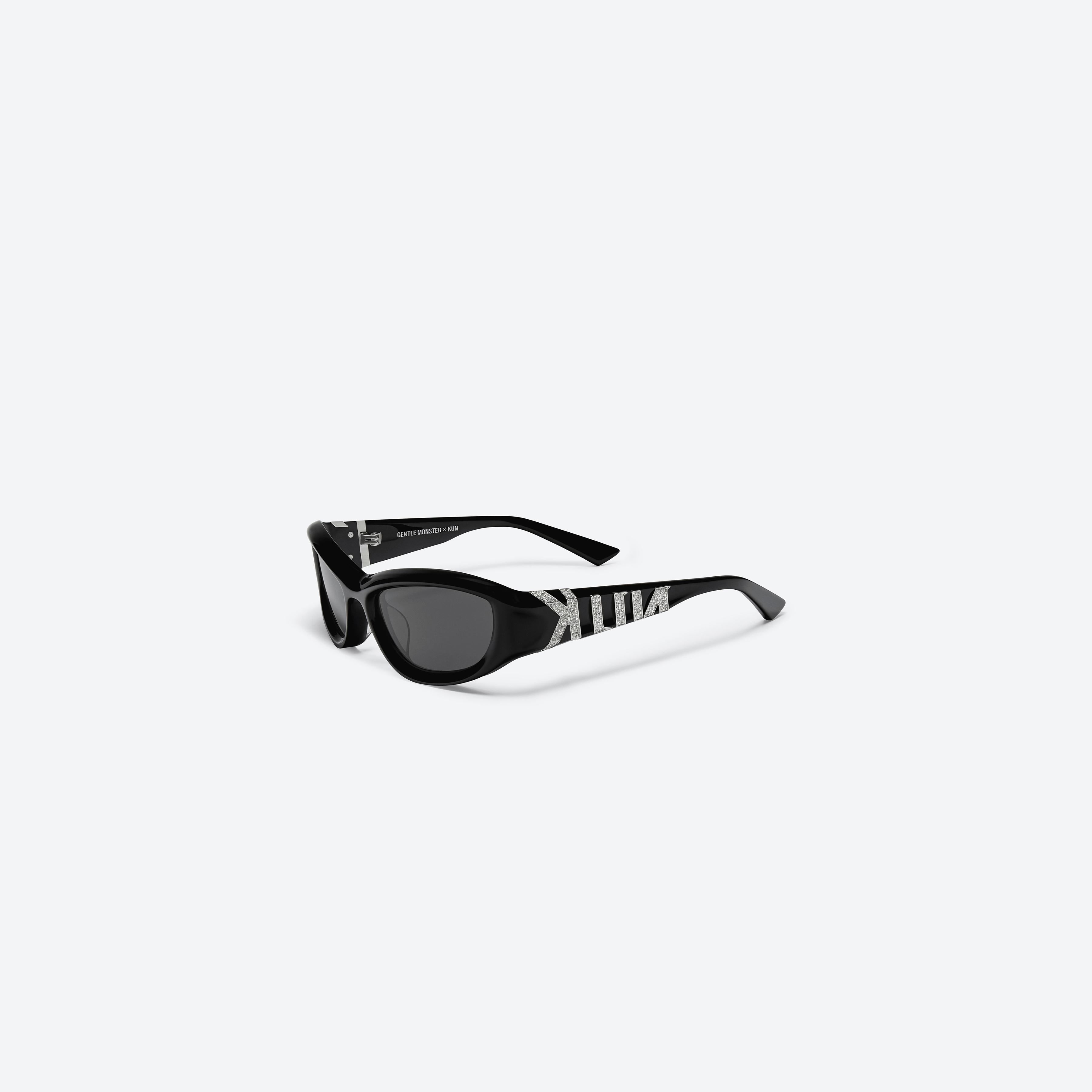 45-degree view of Gentle Monster KUN - 0002 01 Black Mixed framed Wraparound sunglasses.