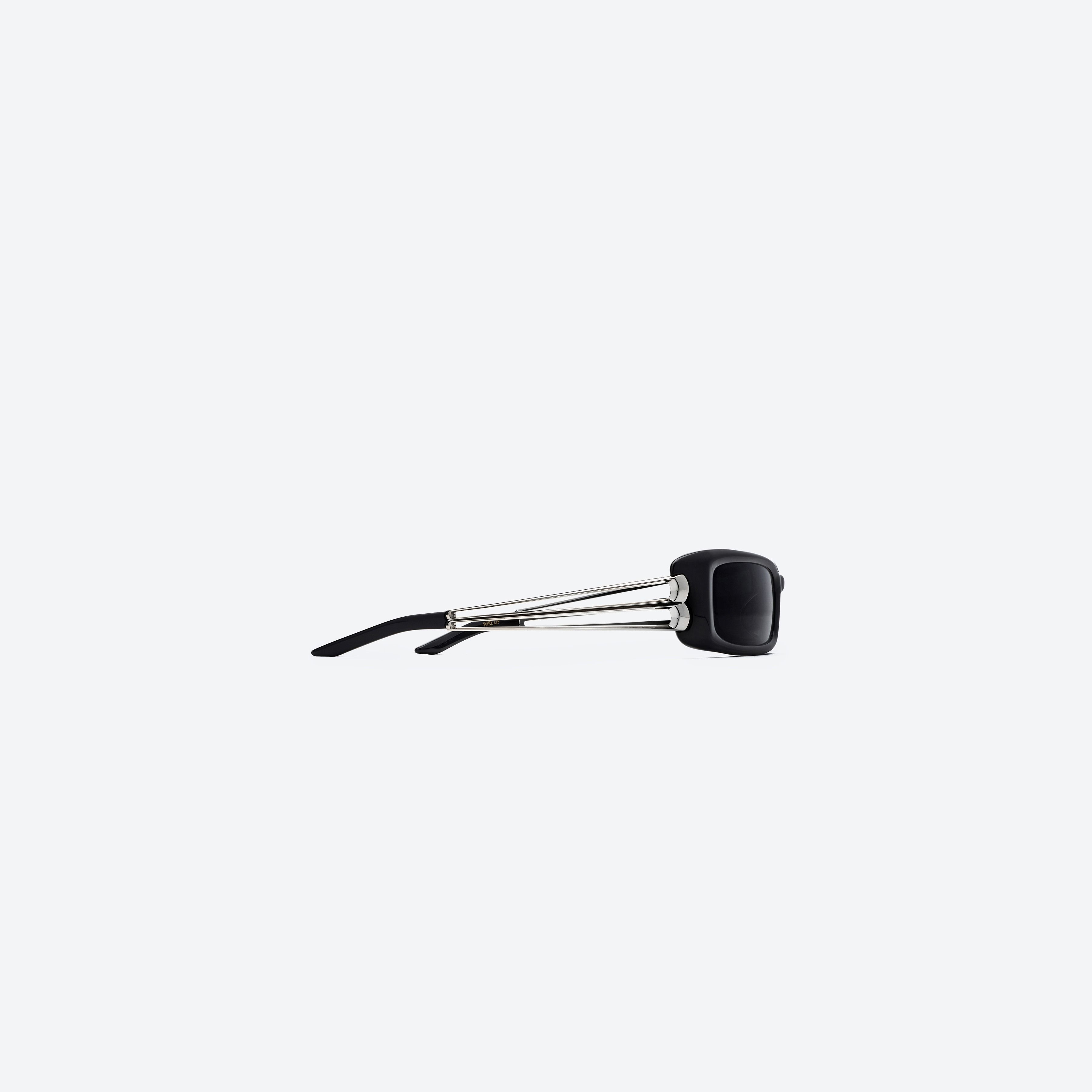 A detailed right view of Gentle Monster Wire Lip 01 Black Mixed framed Square sunglasses.