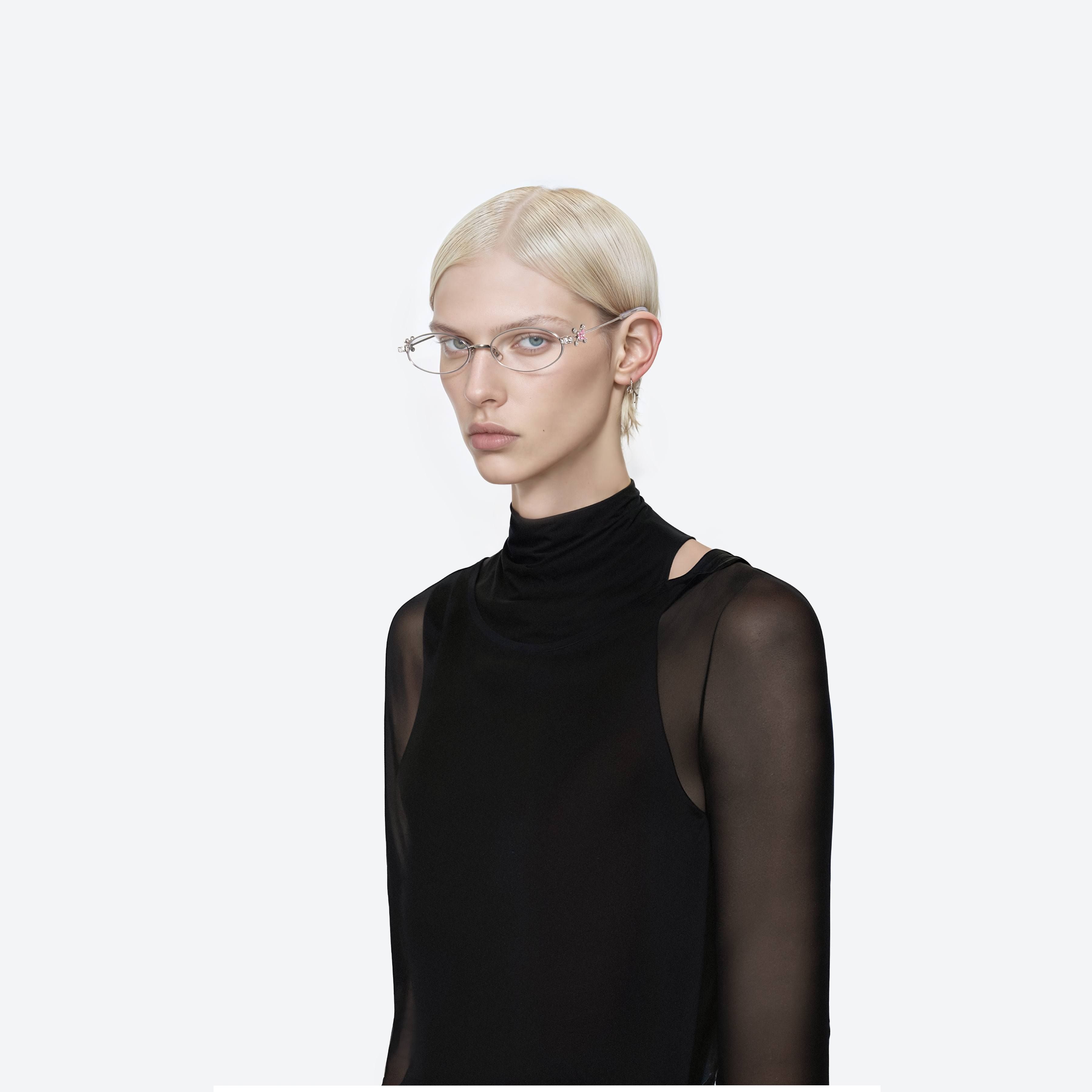 Model wearing the On Ring 02 Silver Metal framed Oval sunglasses.