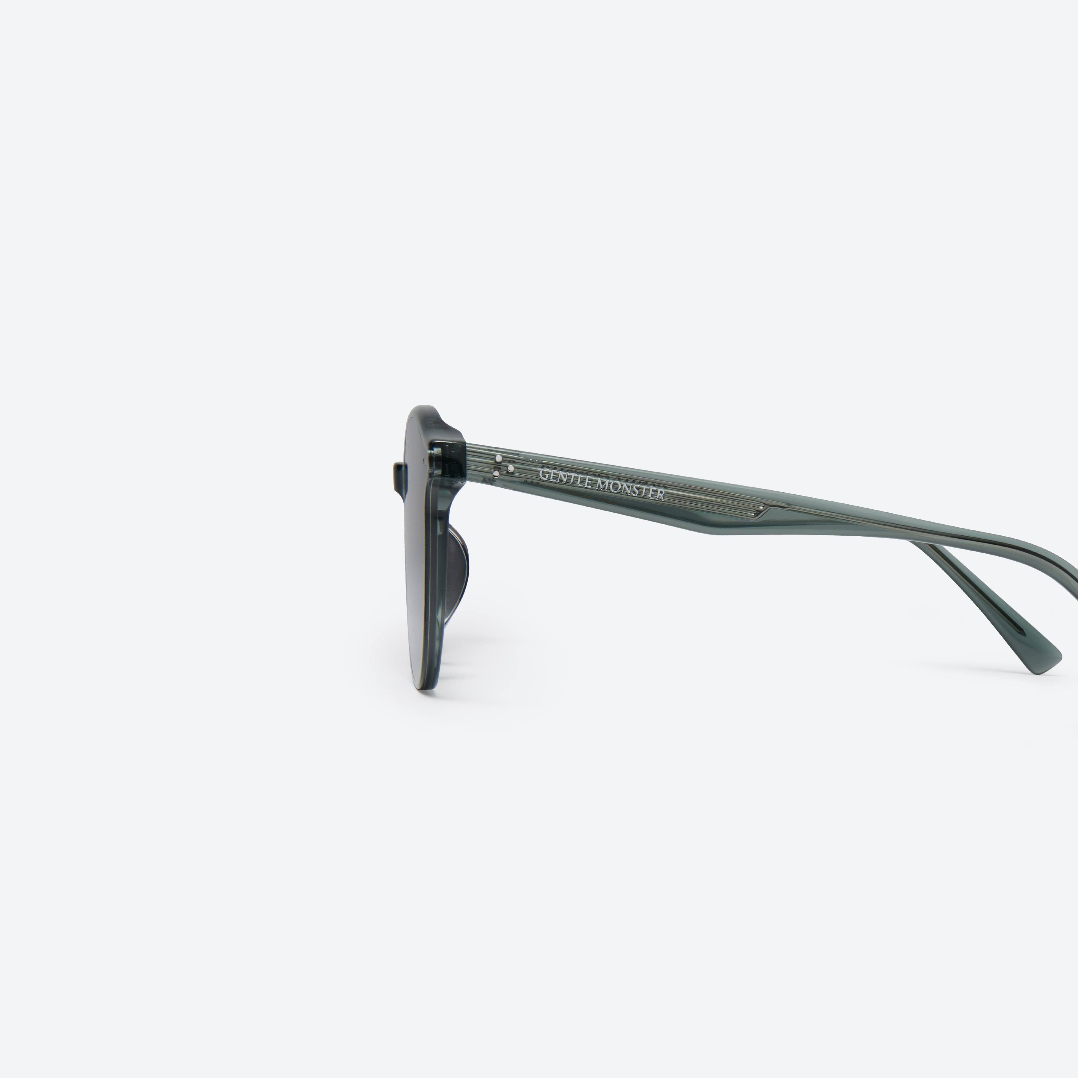 ims5556 GENTLE MONSTER NEW BORN Gentle Monster New Born 01 Sunglasses | Black | FARFETCH AO