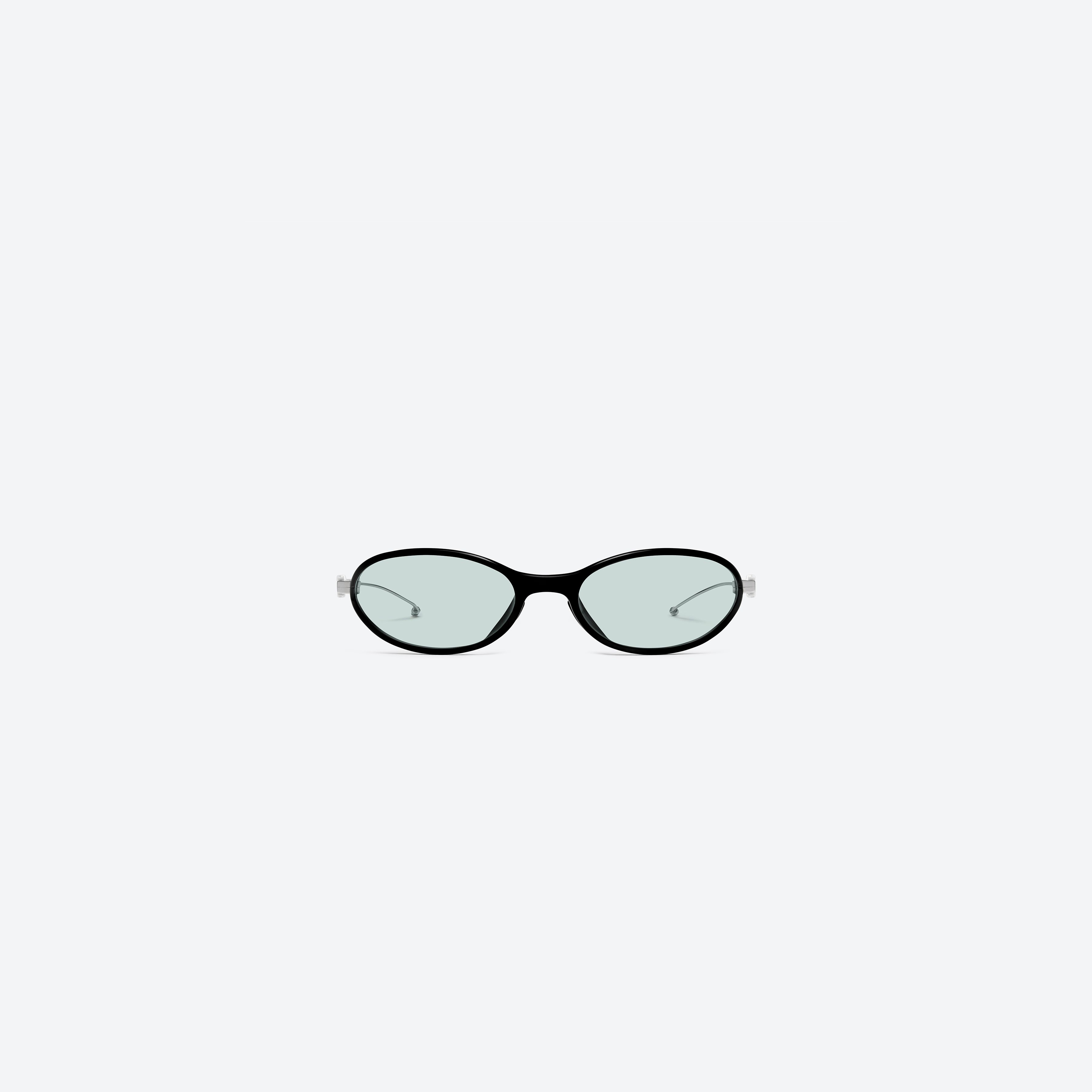 A front view of Gentle Monster Maison Margiela - MM318 01 Black Metal framed Oval sunglasses.