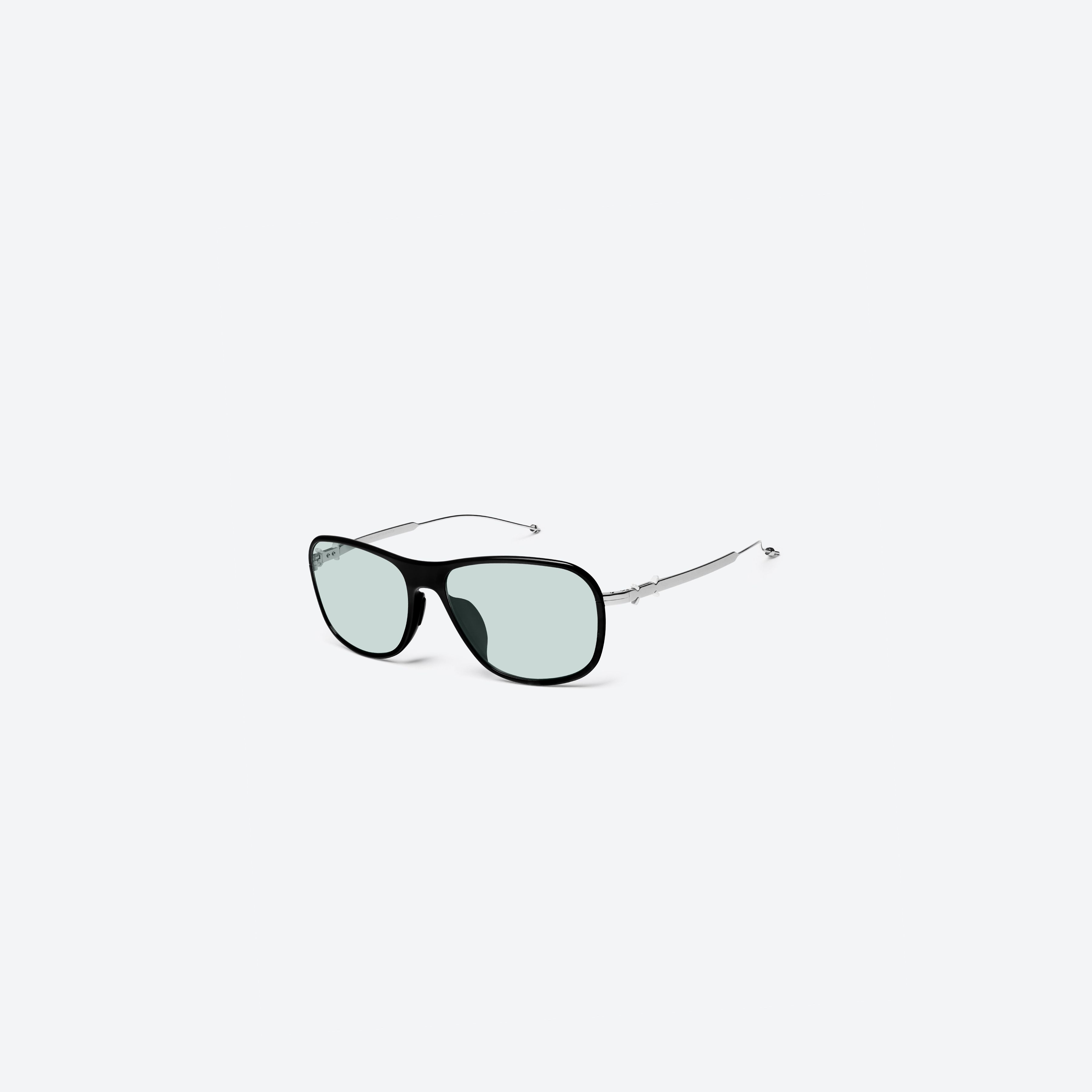 45-degree view of Gentle Monster Maison Margiela - MM319 01 Black Metal framed Aviator sunglasses.