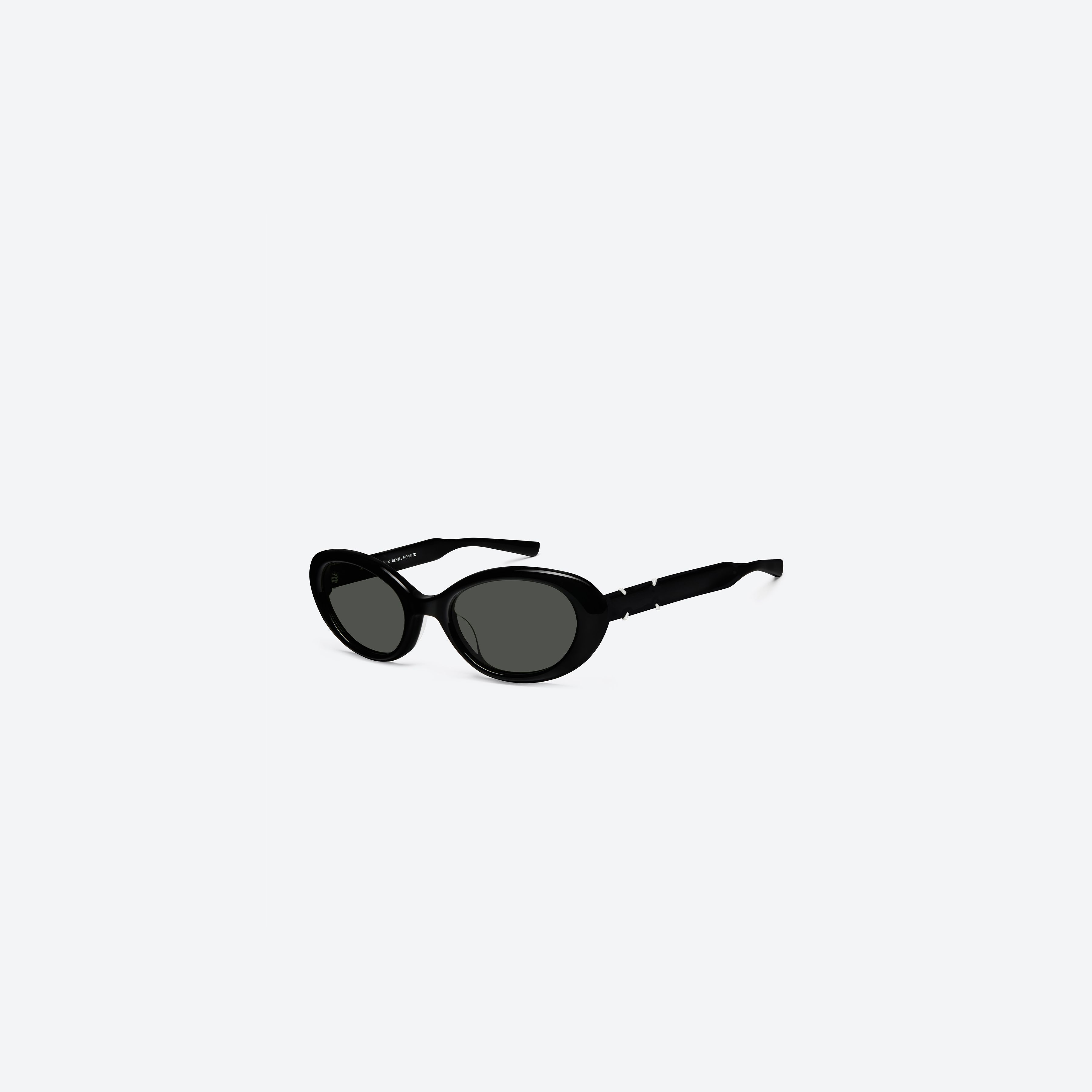 45-degree view of Gentle Monster Maison Margiela - MM317 01 Black Acetate framed Oval sunglasses.