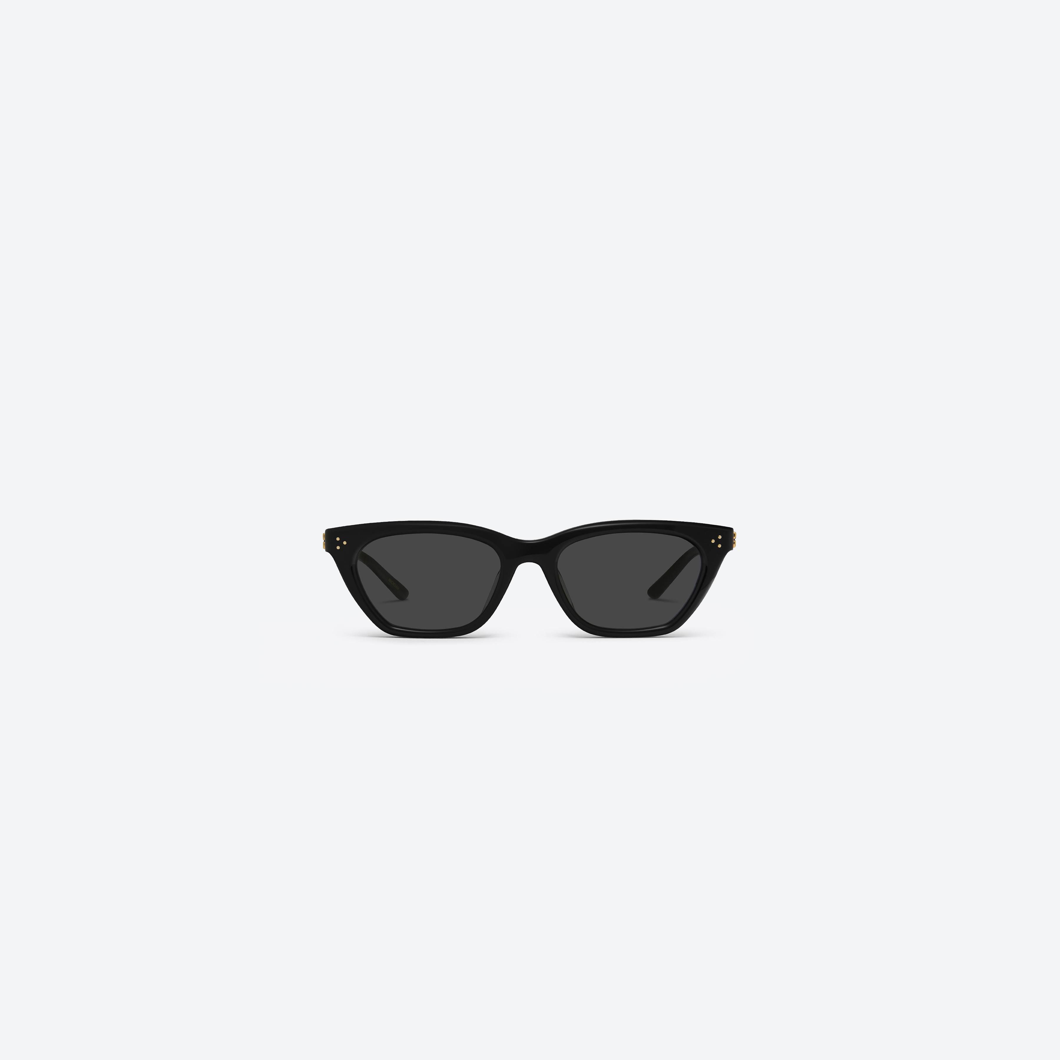 A front view of Gentle Monster Gisele 01 Recycled Similar Black Acetate Renew framed Cat-eye sunglasses.