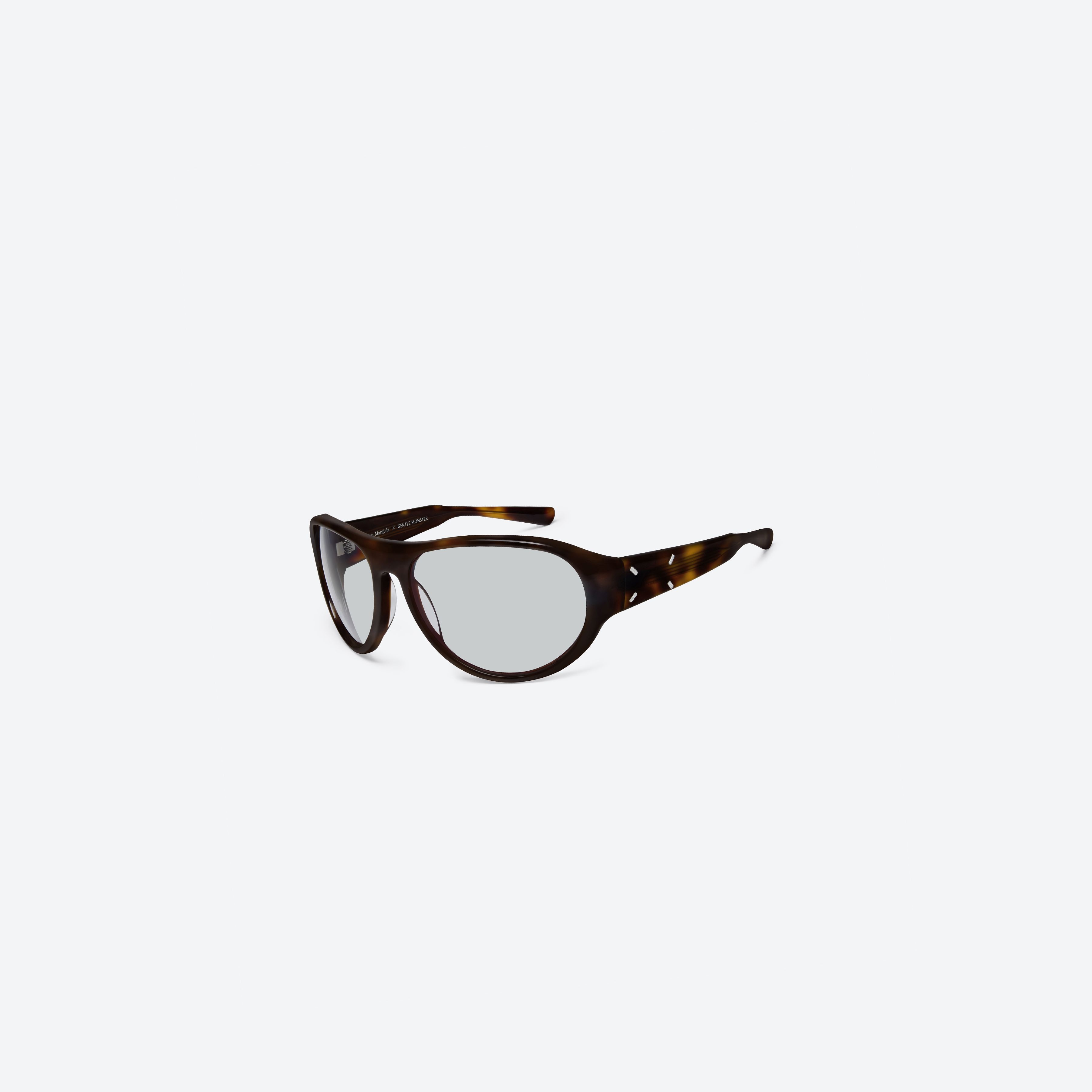 45-degree view of Gentle Monster Maison Margiela - MM325S L2 Tortoise Acetate framed Aviator sunglasses.