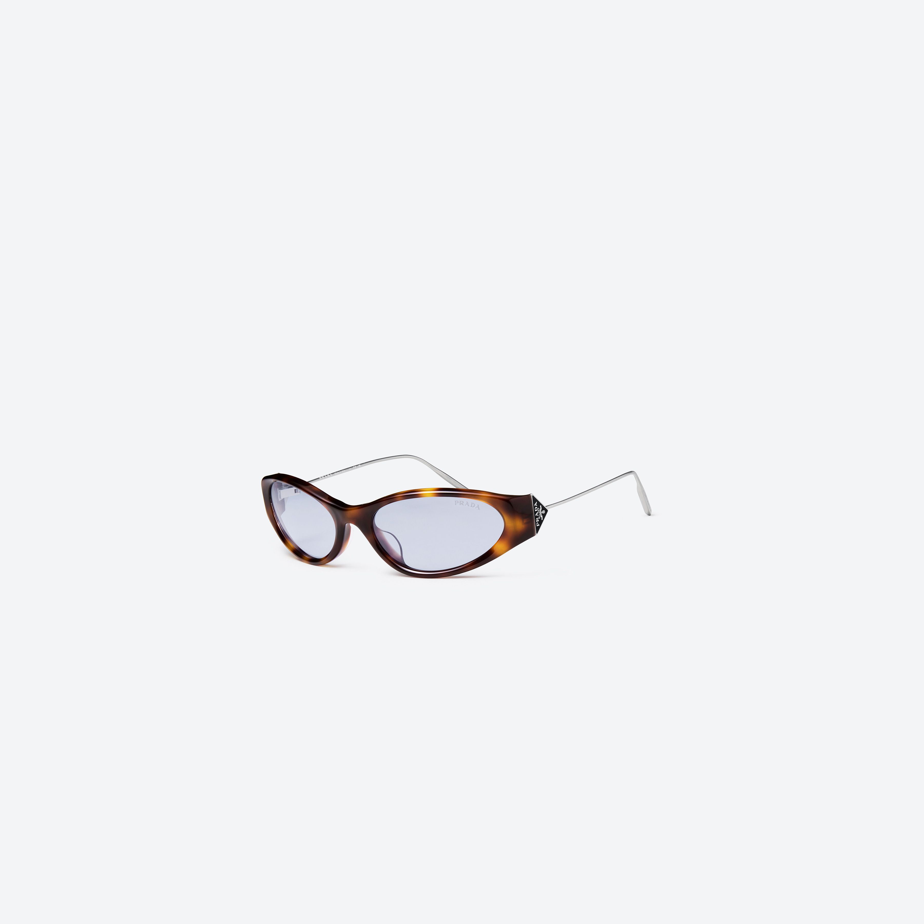 45-degree view of Gentle Monster Prada Gentle Monster 3 L2 Tortoise Mixed framed Oval sunglasses.