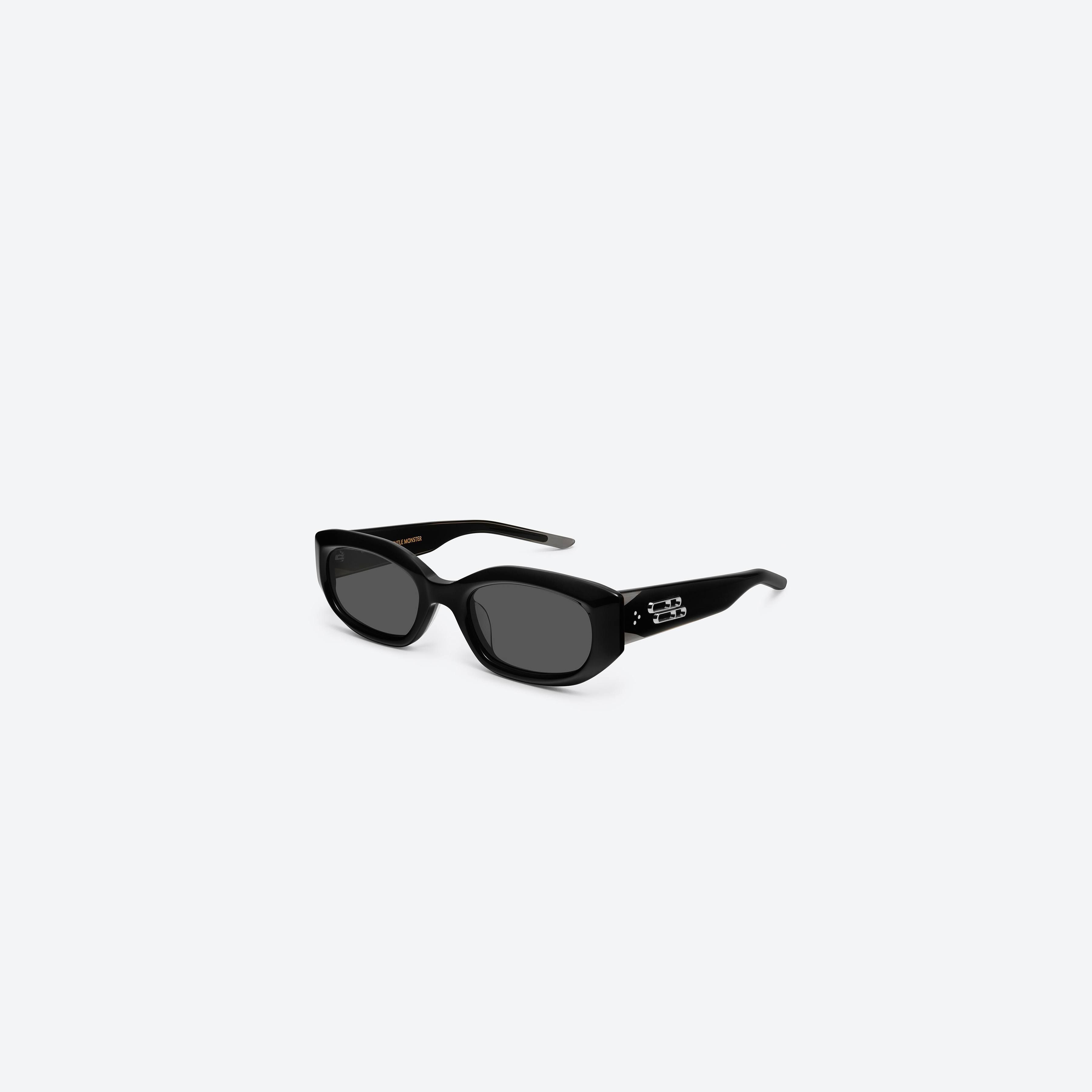 ENHYPEN メンバー着用 ジェントルモンスター Venom01 ENHYPENのメンバーがGENTLE MONSTER AOYAMAに来店 | TikTok
