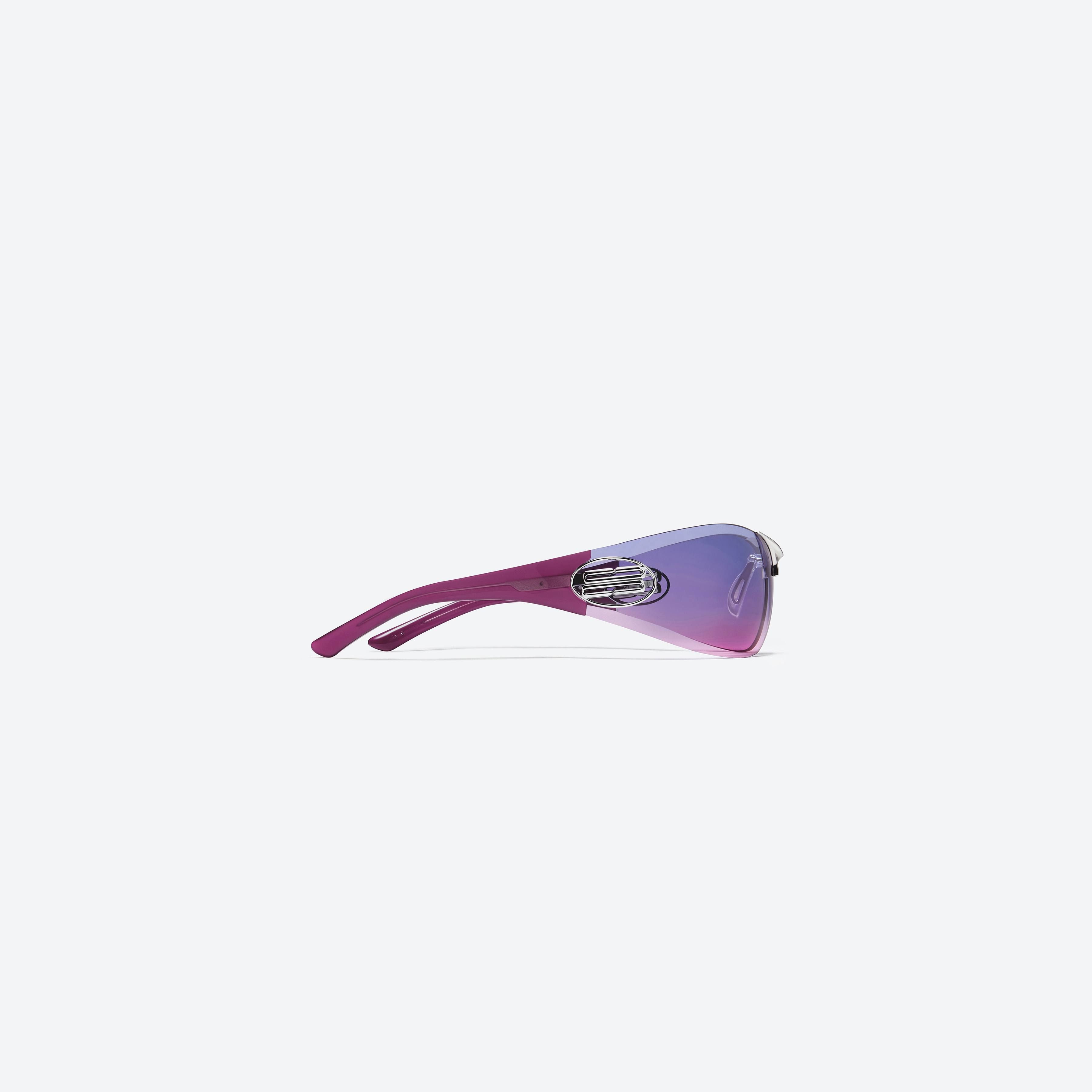 A detailed right view of Gentle Monster Meta 02(V) Silver Mixed framed Wraparound sunglasses.