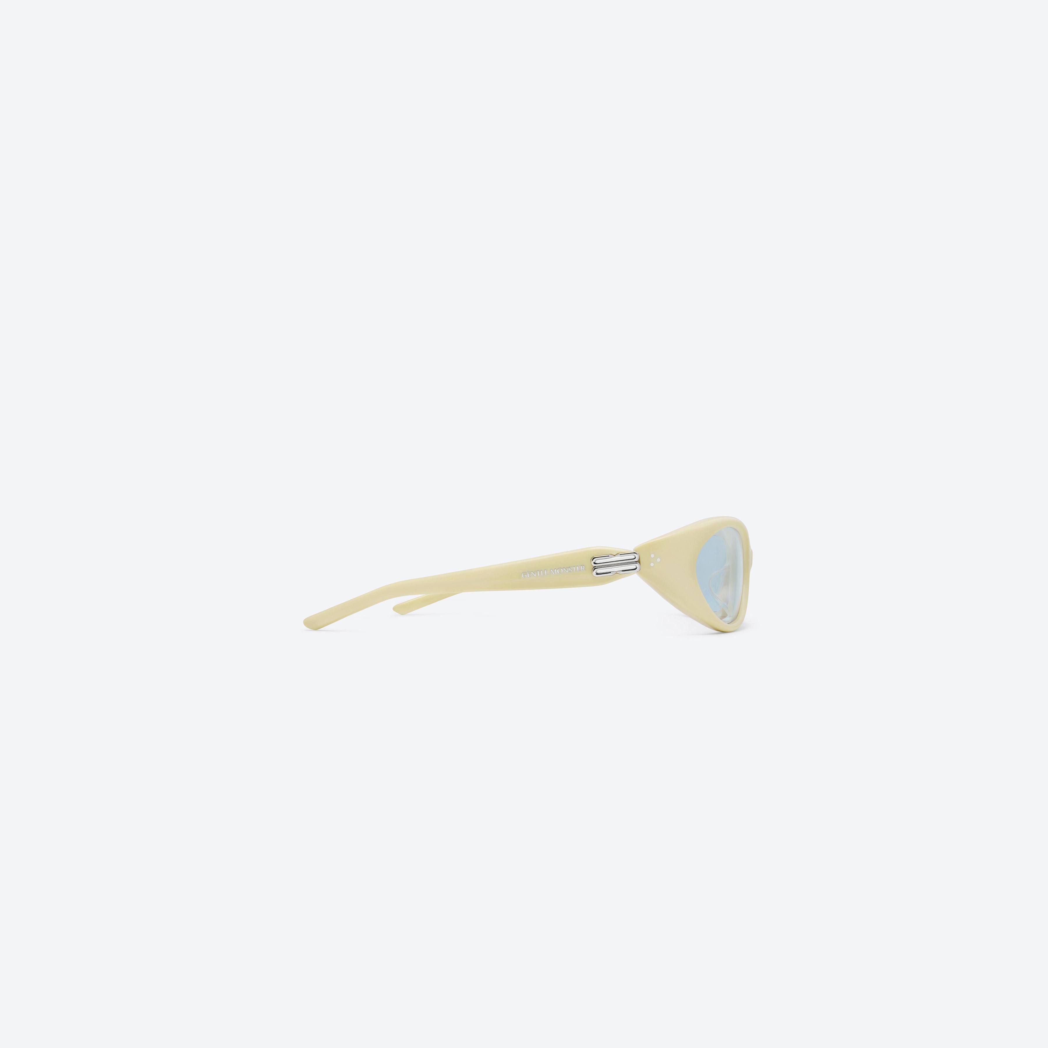 A detailed right view of Gentle Monster Atempo Y5 Yellow Acetate framed Wraparound sunglasses.