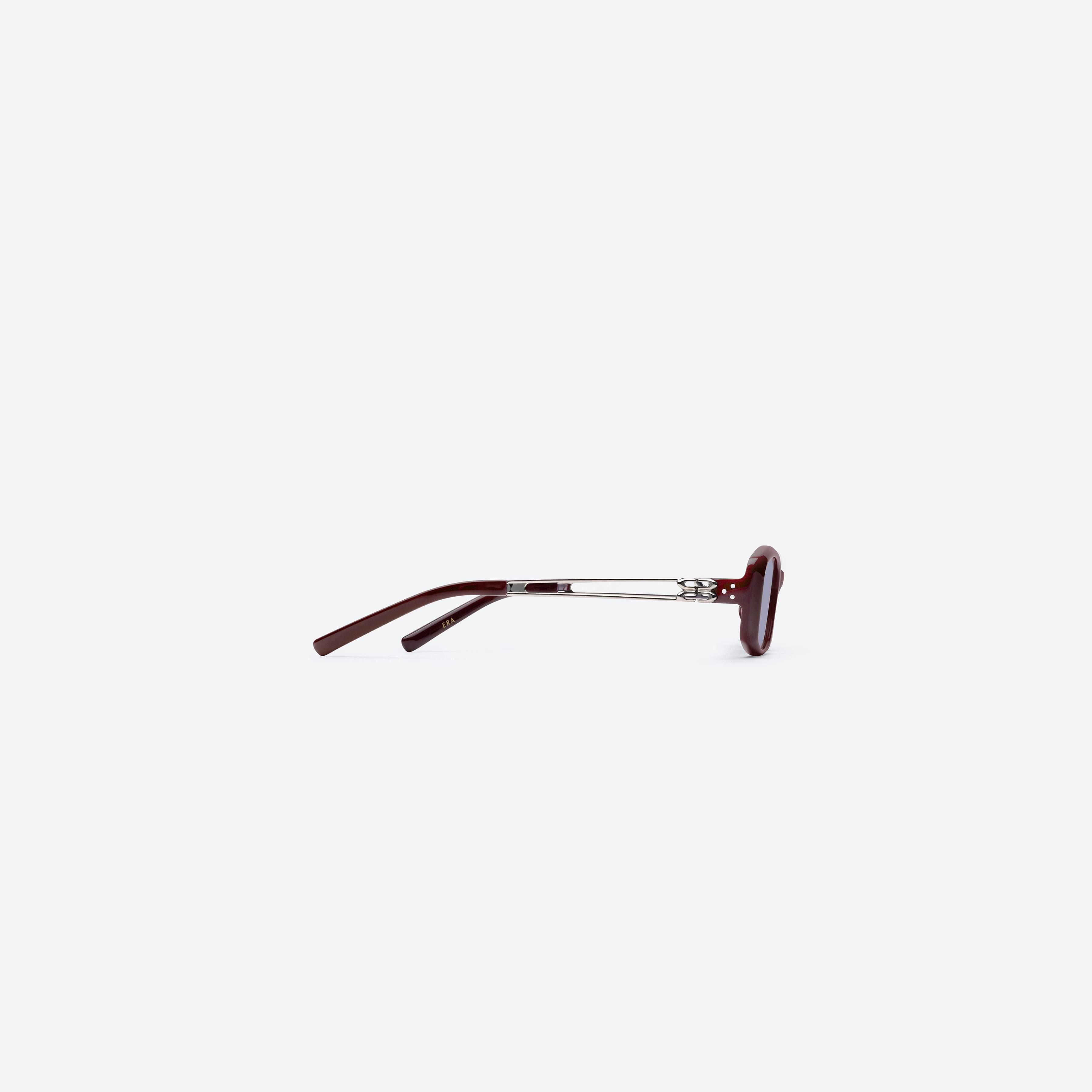 A detailed right view of Gentle Monster Era R7 Red Mixed framed Square glasses.