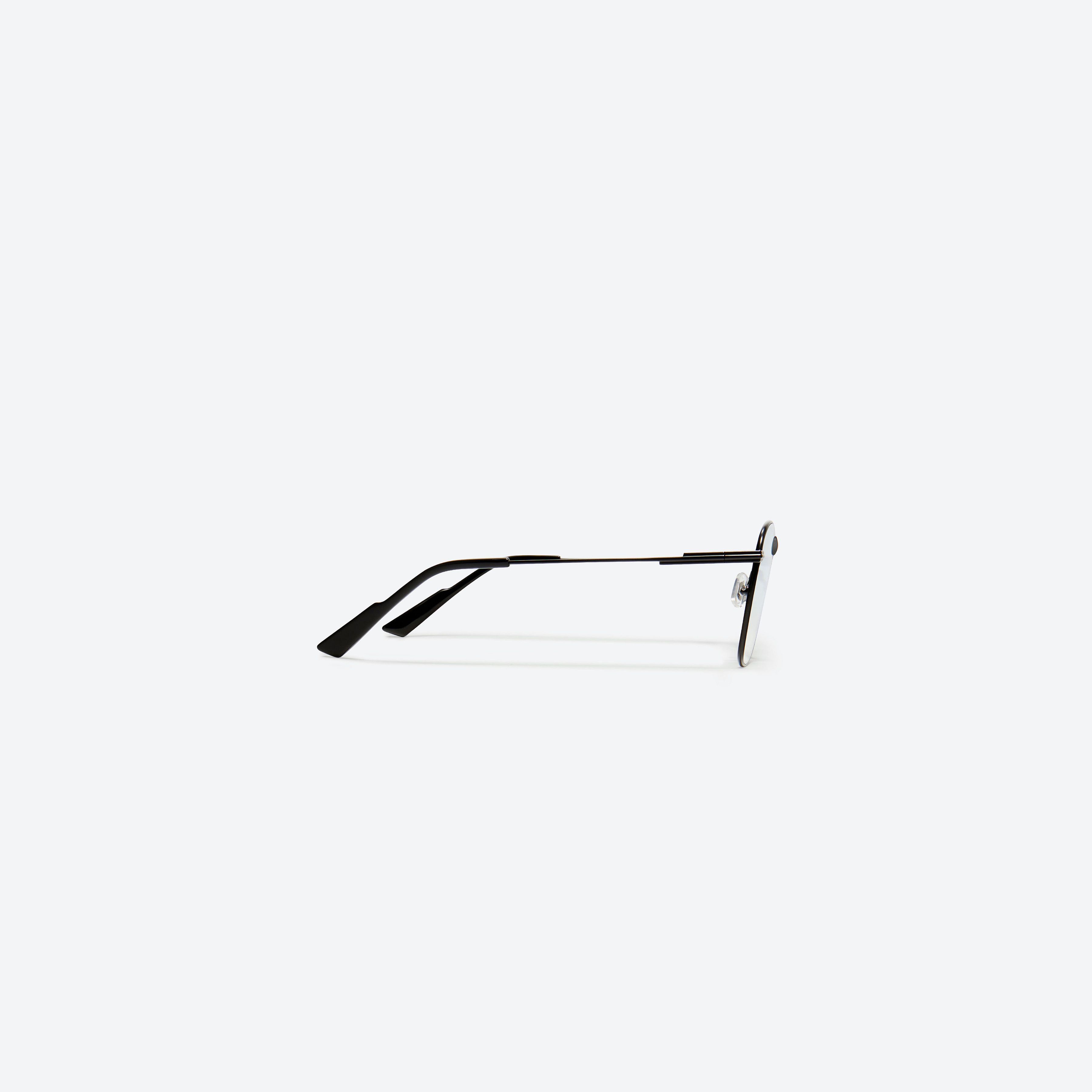 A detailed right view of Gentle Monster Mora M01 Black Metal framed Aviator sunglasses.