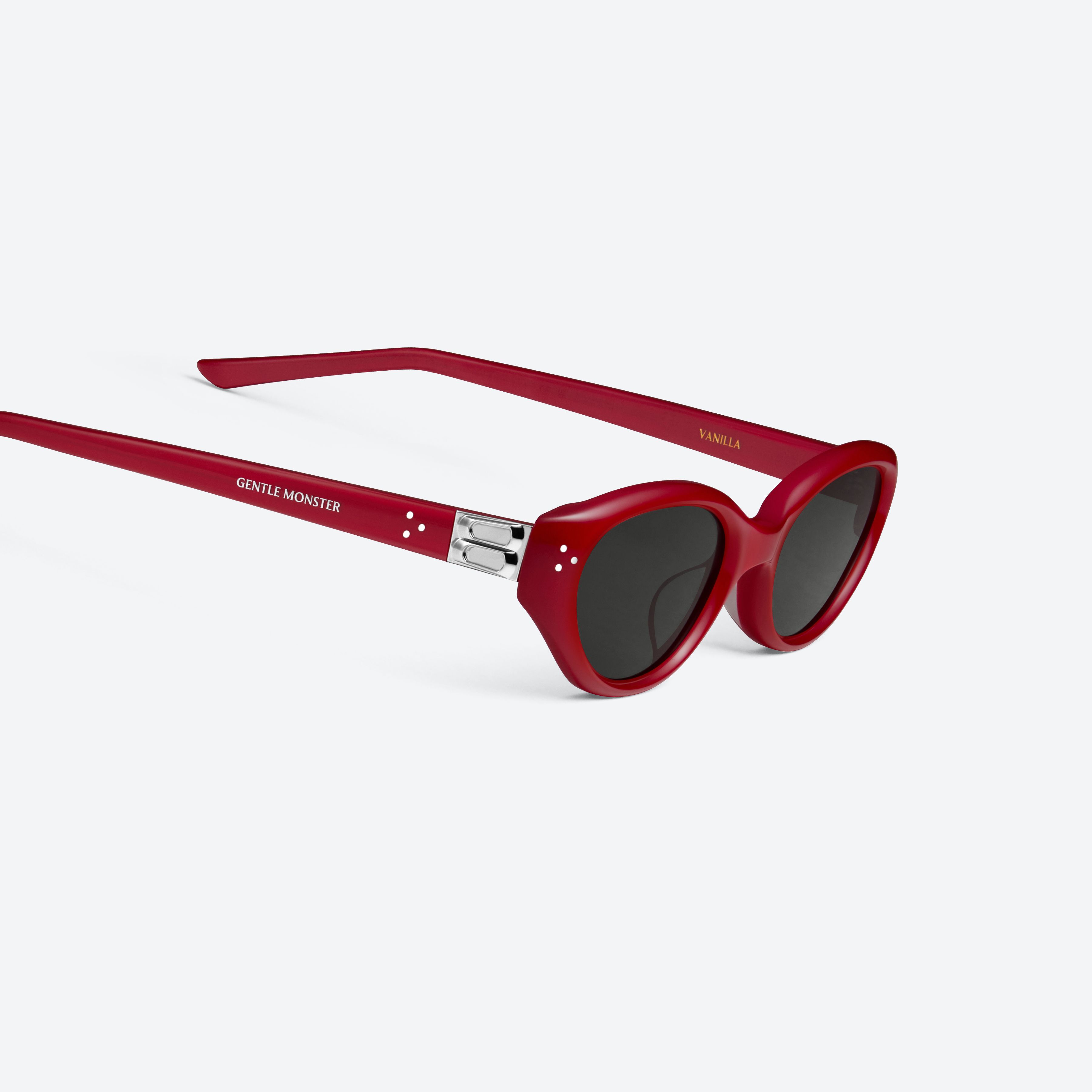 45-degree detailed view of Gentle Monster Vanilla R6 Red Acetate framed Cat-eye sunglasses.