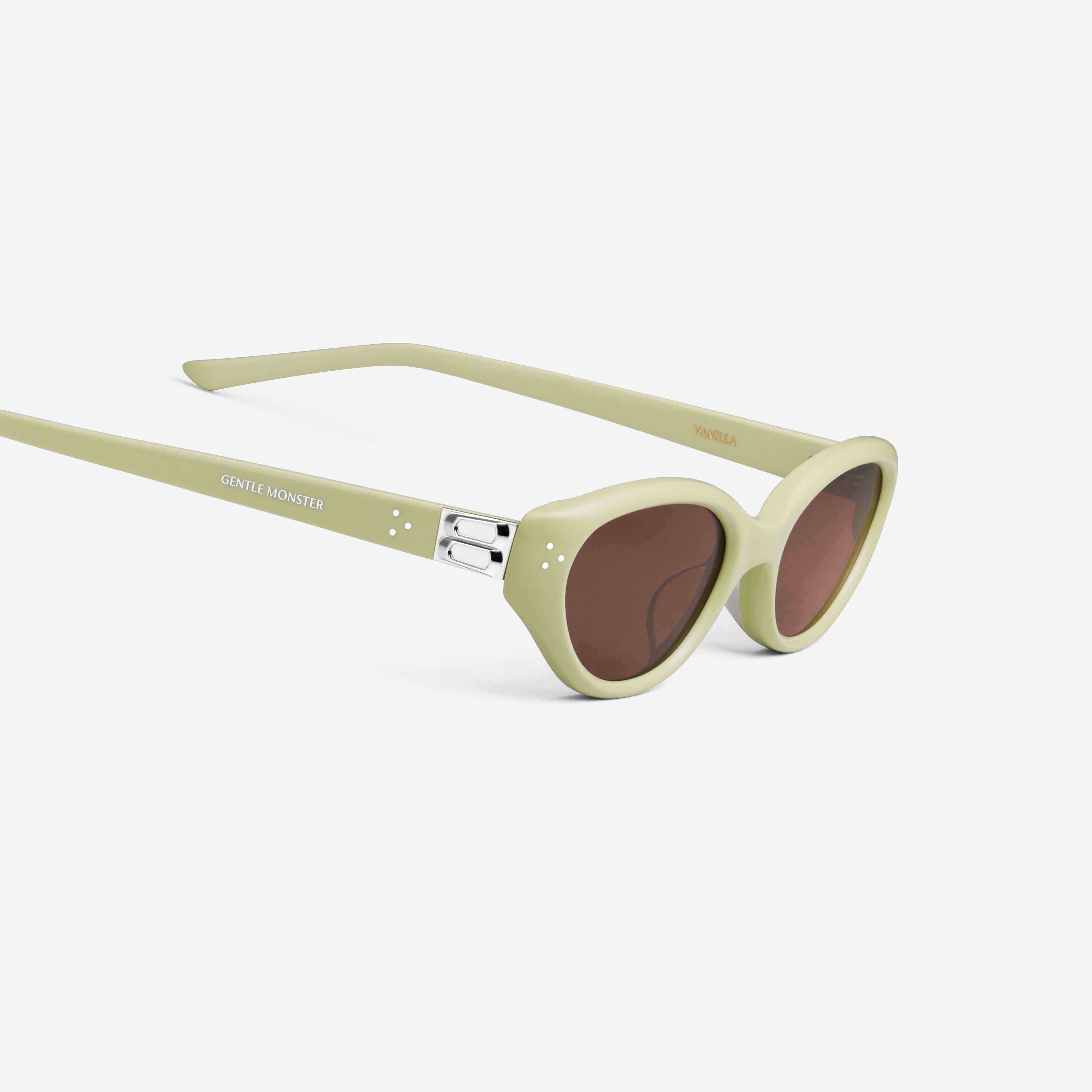 45-degree detailed view of Gentle Monster Vanilla GR9 Green Acetate framed Cat-eye sunglasses.