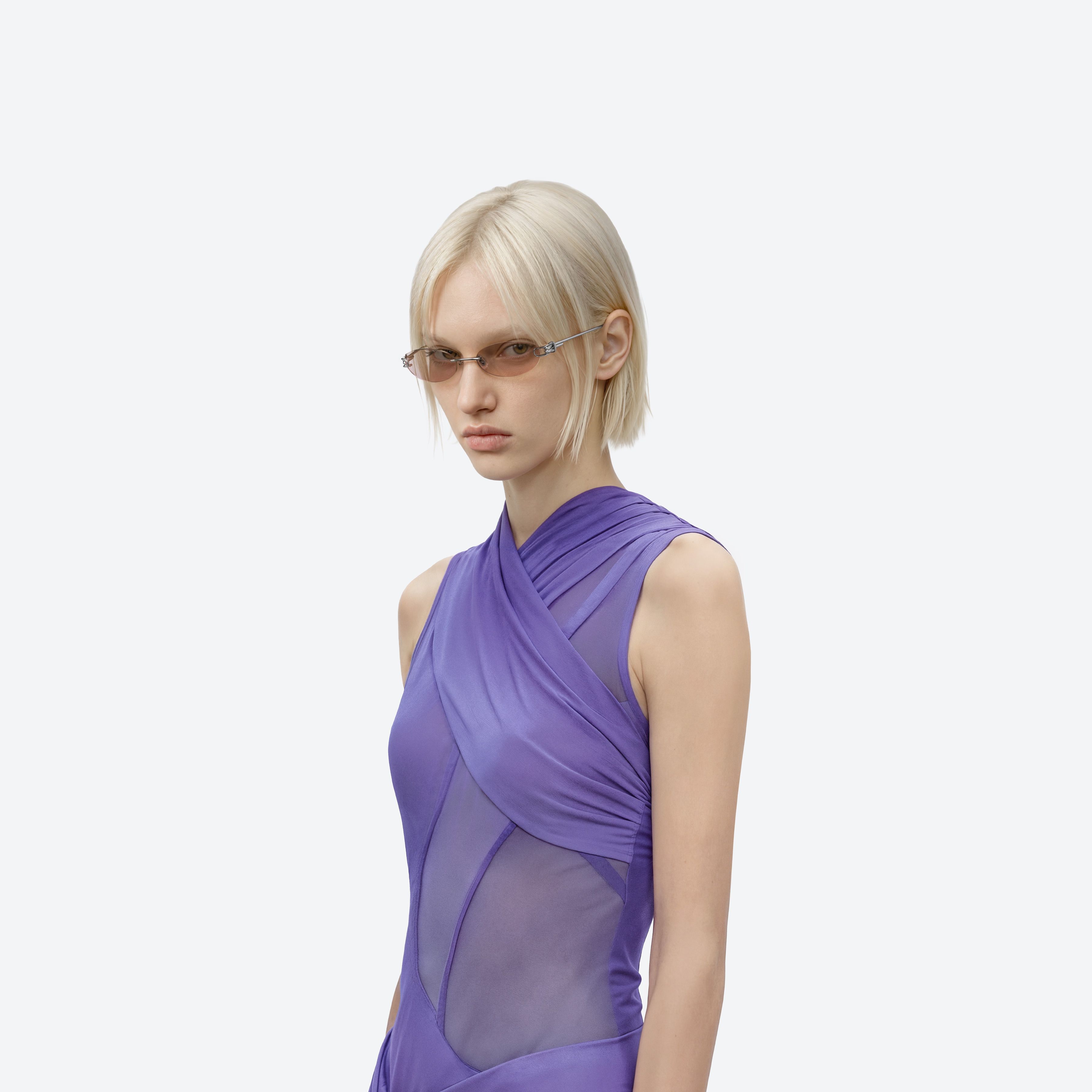 Model wearing the Musubi 02(BRG) Silver Metal framed Oval sunglasses.