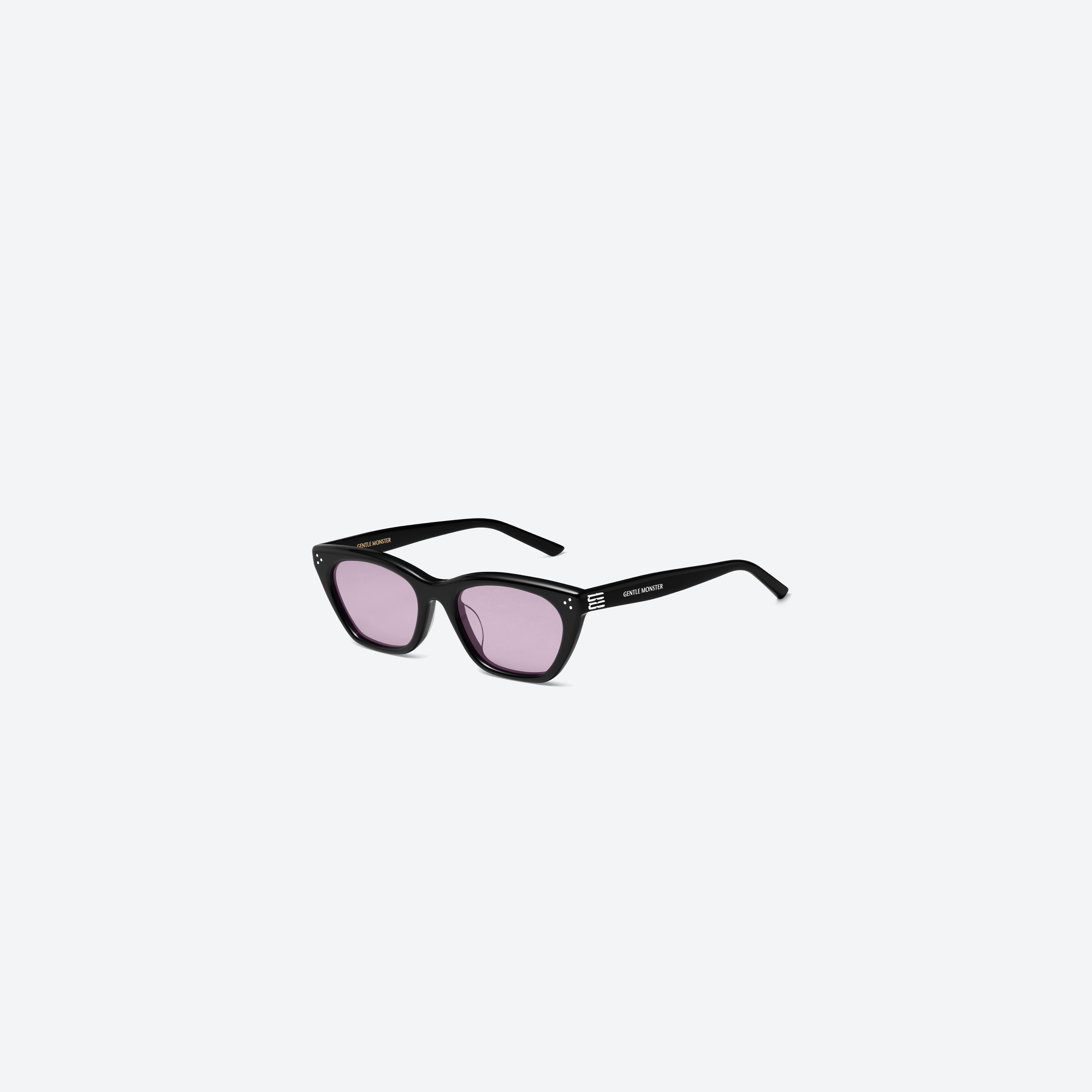 45-degree view of Gentle Monster Gisele 01(V) Black Acetate framed Cat-eye sunglasses.