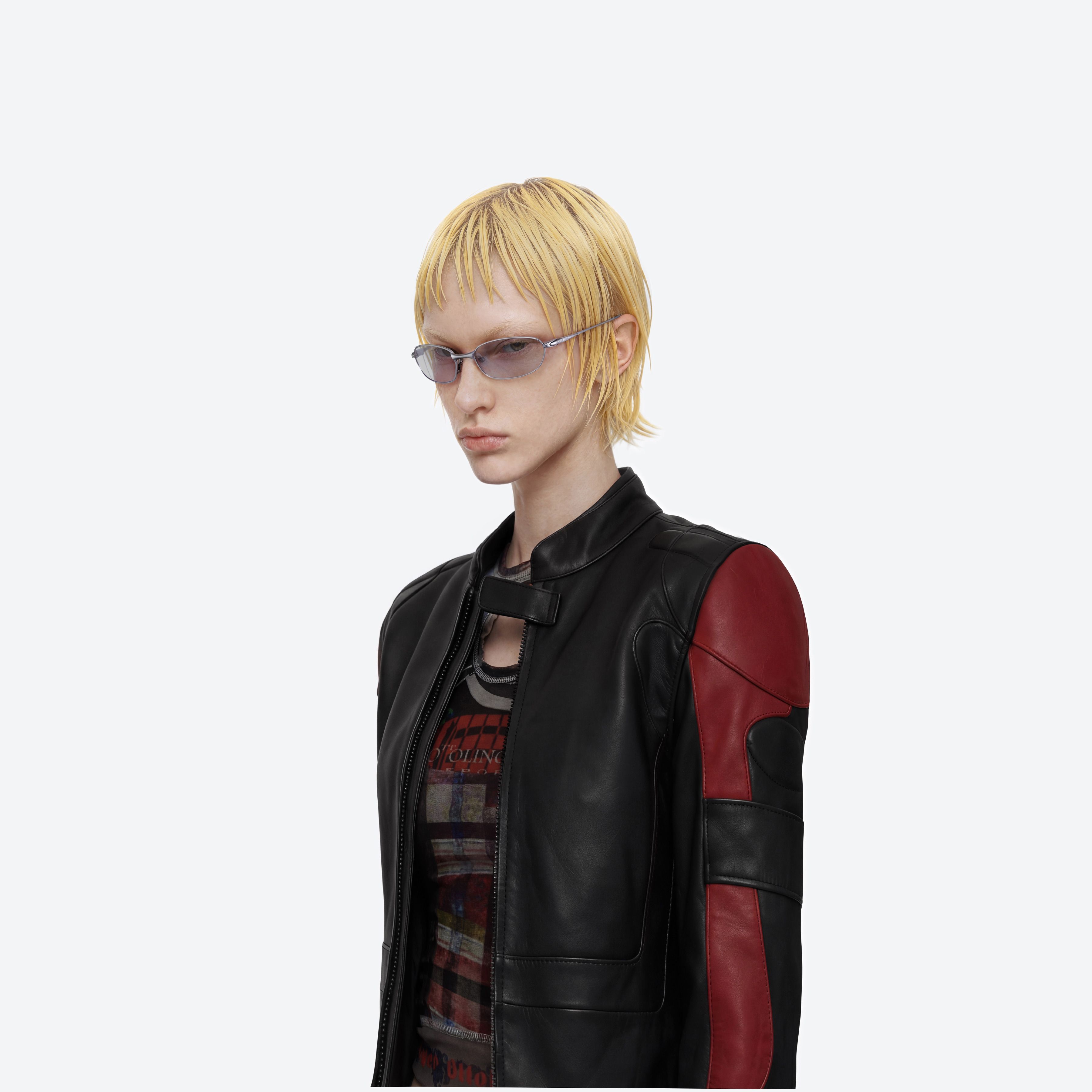 Model wearing the Pitot M021 Gray Metal framed Wraparound sunglasses.