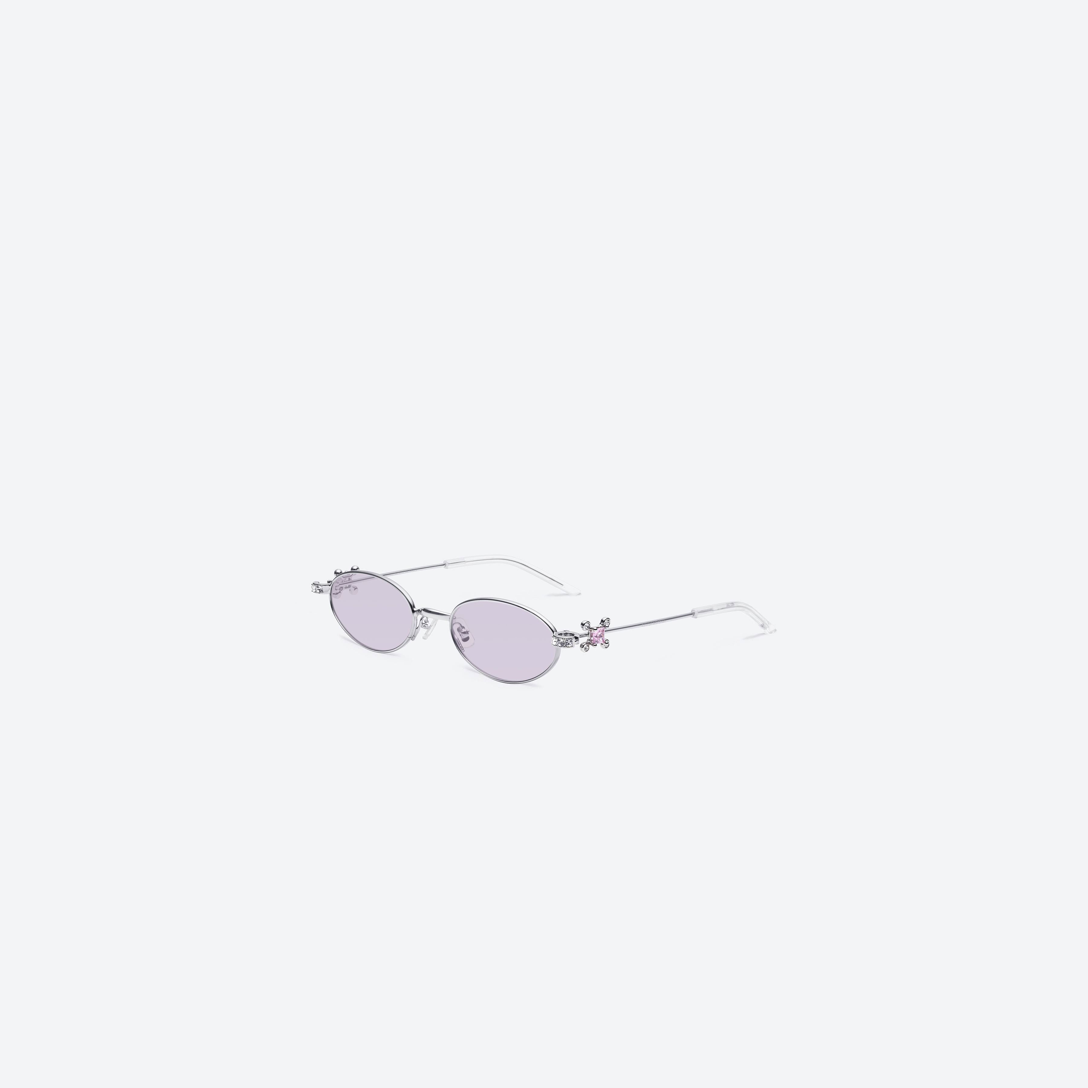 45-degree view of Gentle Monster On Ring 02(V) Silver Metal framed Oval sunglasses.