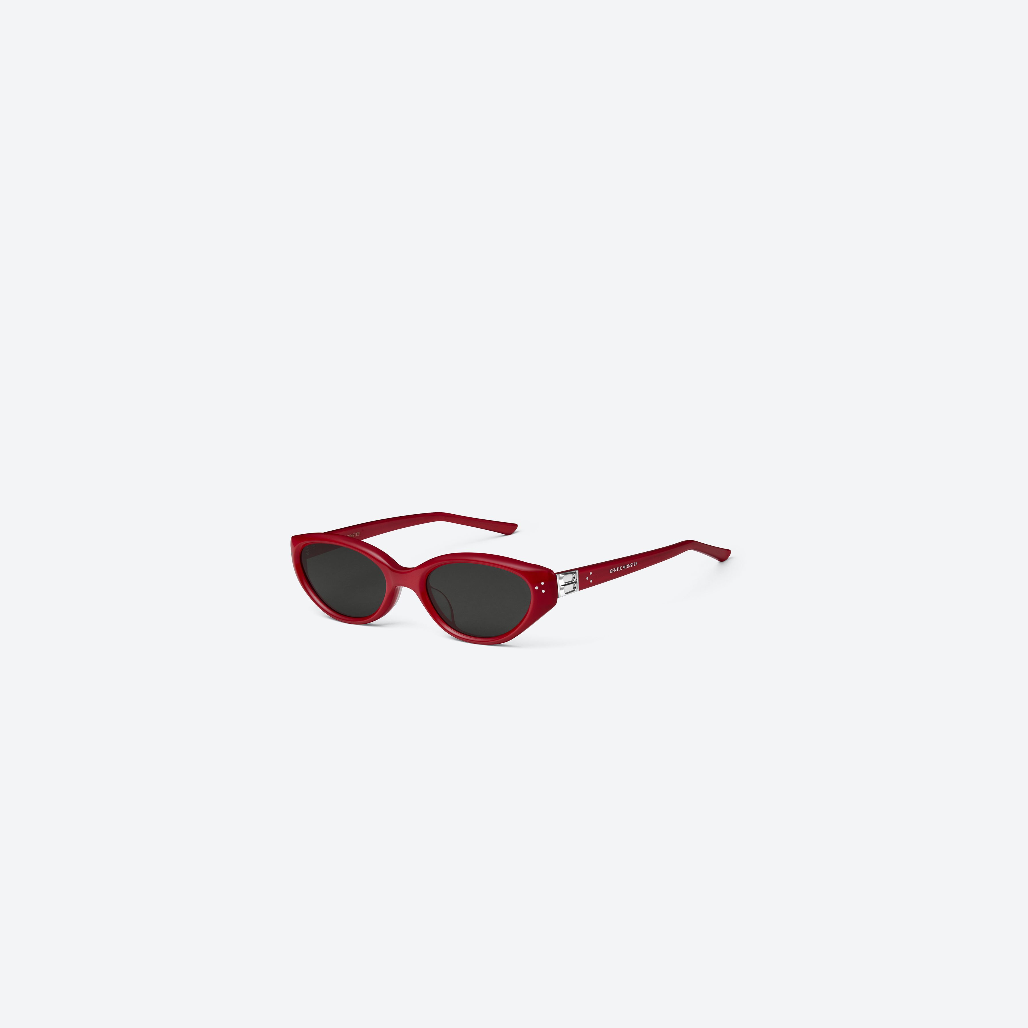 45-degree view of Gentle Monster Vanilla R6 Red Acetate framed Cat-eye sunglasses.