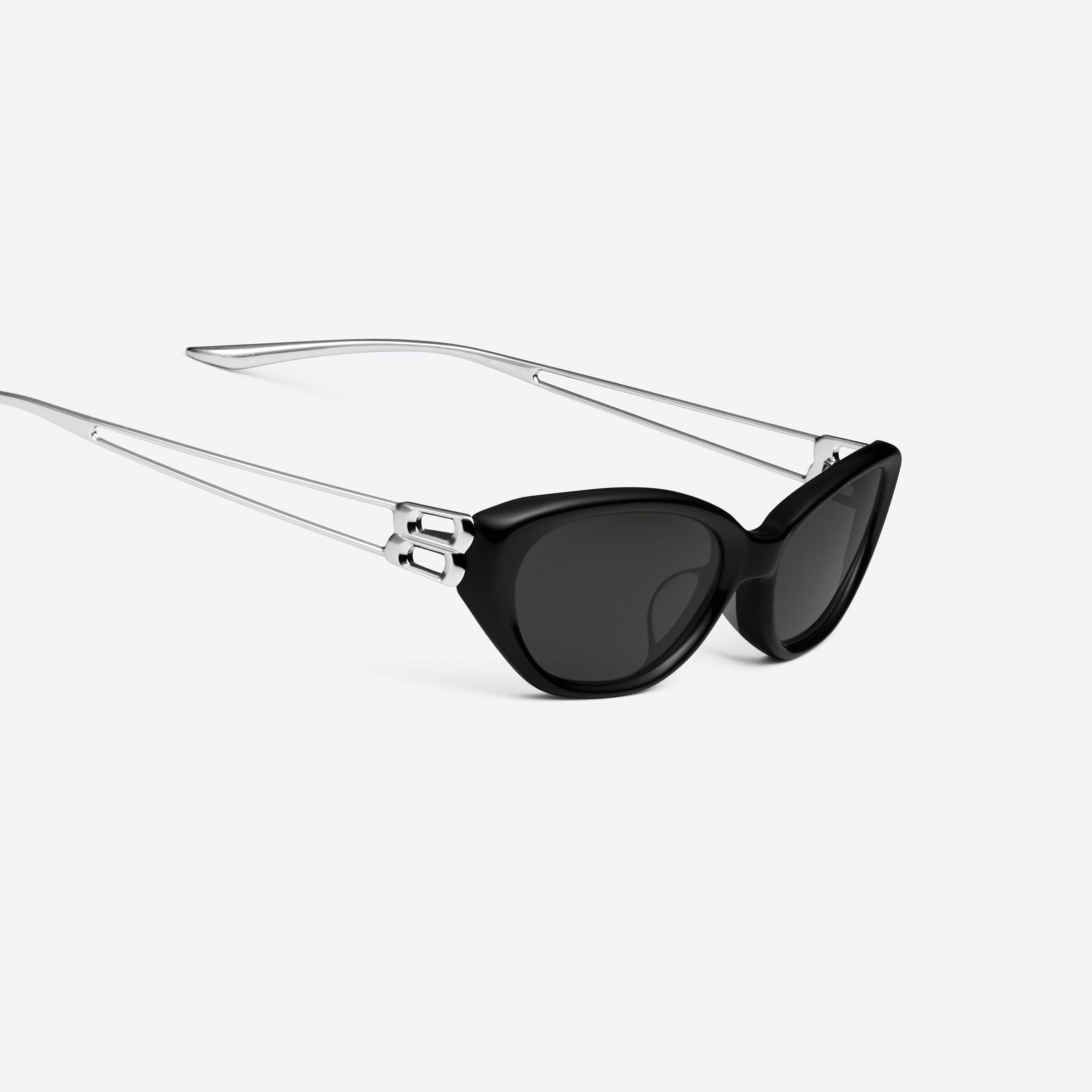 45-degree detailed view of Gentle Monster Mimosa 01 Black Mixed framed Cat-eye sunglasses.