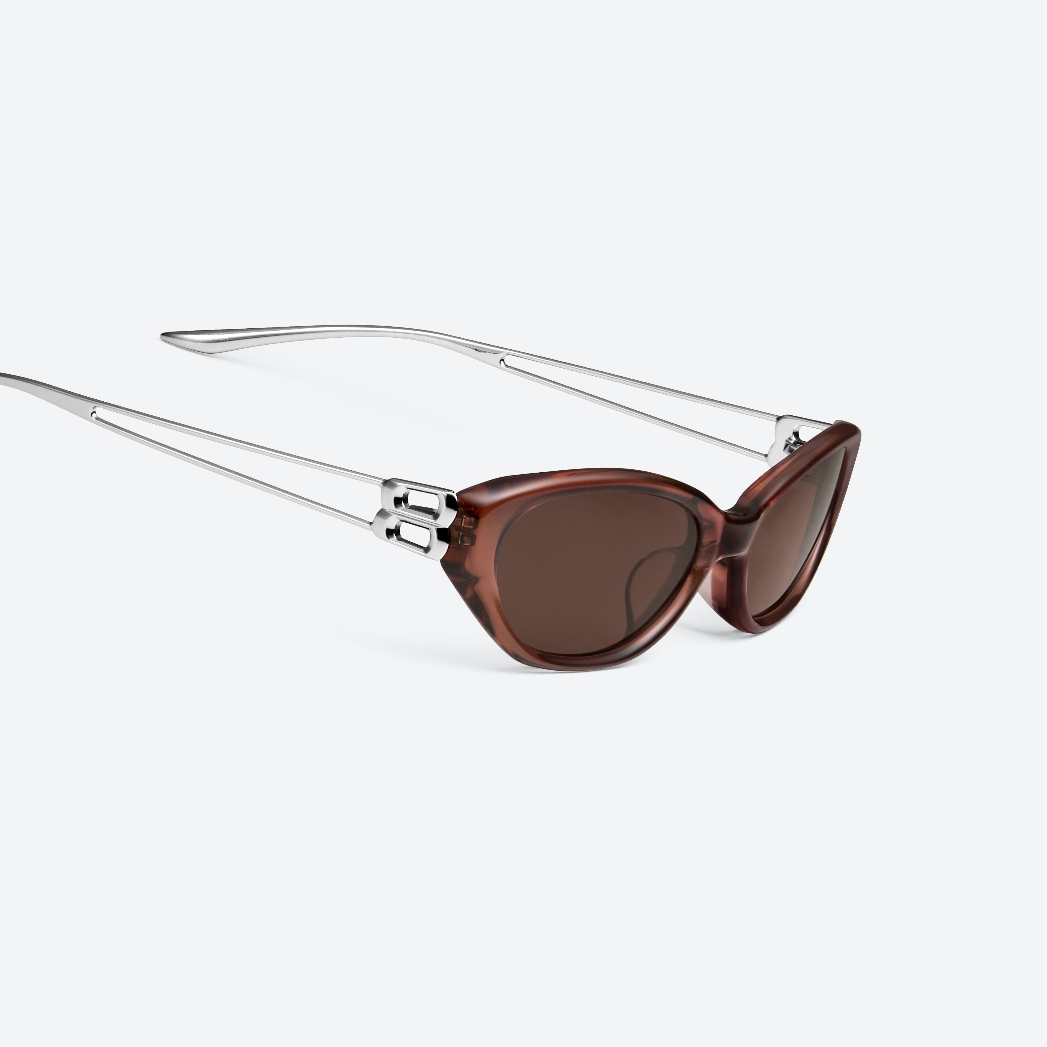 45-degree detailed view of Gentle Monster Mimosa BRC22 Brown Mixed framed Cat-eye sunglasses.