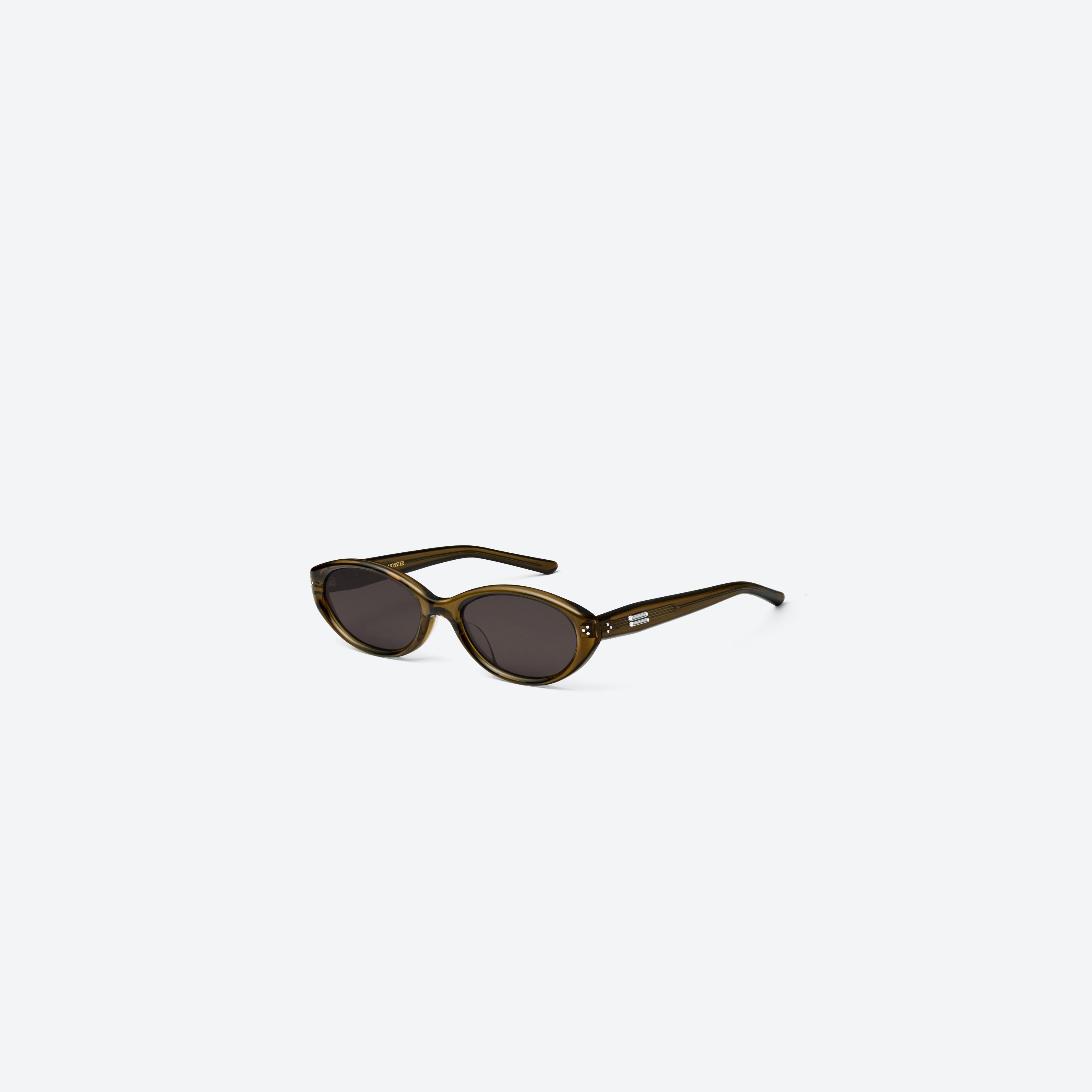 45-degree view of Gentle Monster Cuscus BRC20 Brown Acetate framed Oval sunglasses.