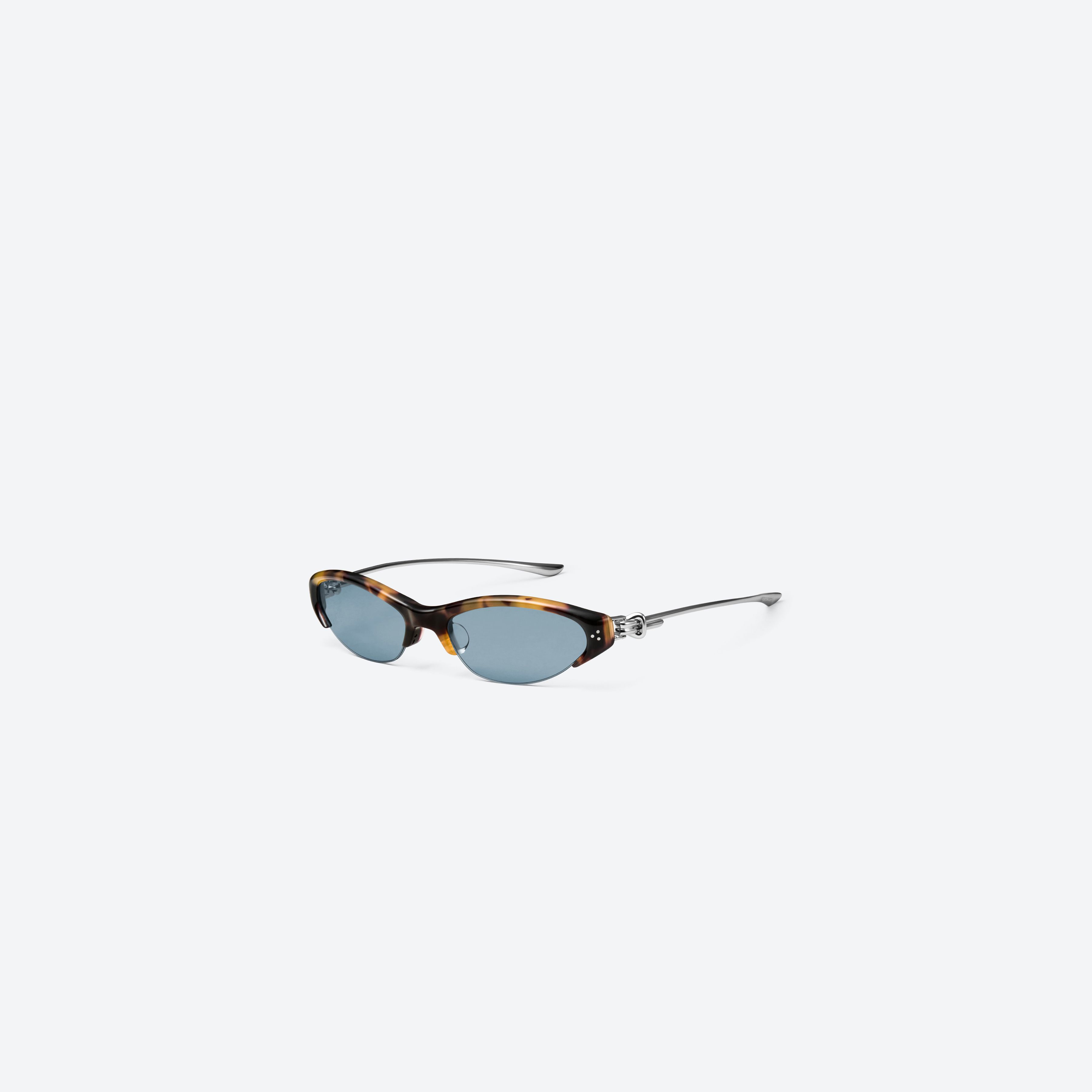45-degree view of Gentle Monster Tweed T10 Tortoise Mixed framed Cat-eye sunglasses.